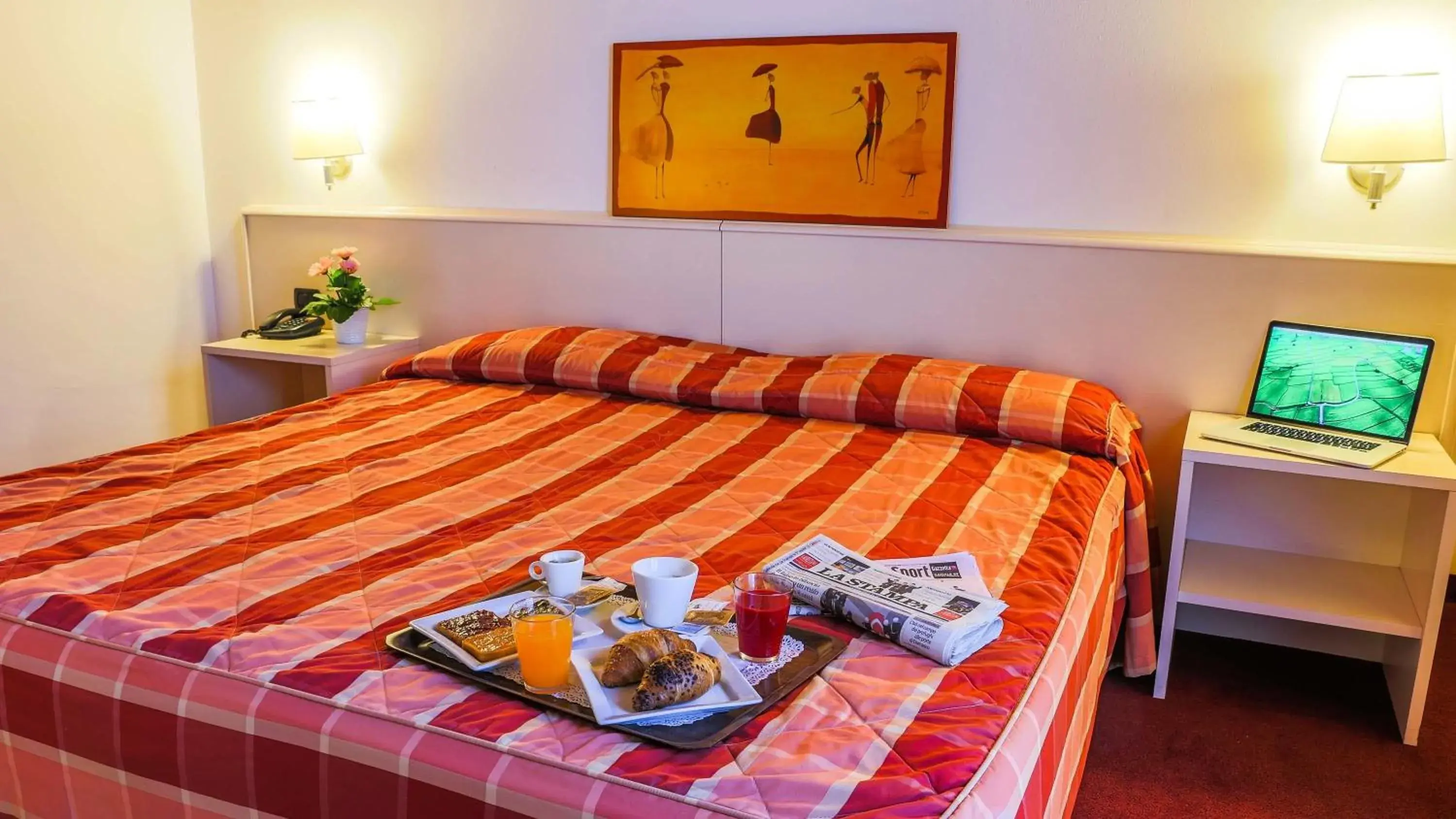 Quadruple Room in Hotel Gallia Quadruple Room in Hotel Gallia