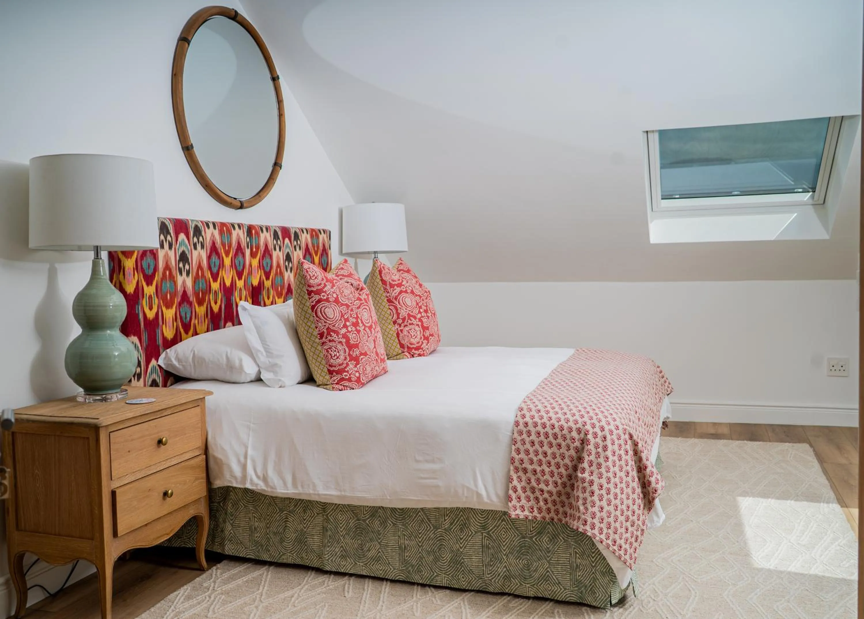 Classic Loft Room - Queen Double in The Coach House