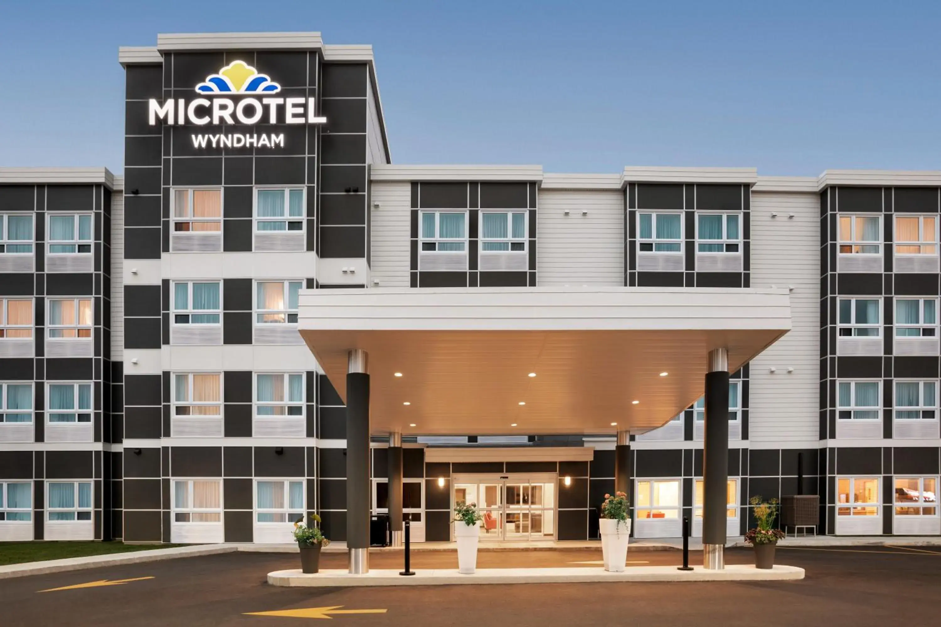 Facade/entrance in Microtel Inn & Suites by Wyndham Val-d Or Facade/entrance in Microtel Inn & Suites by Wyndham Val-d Or