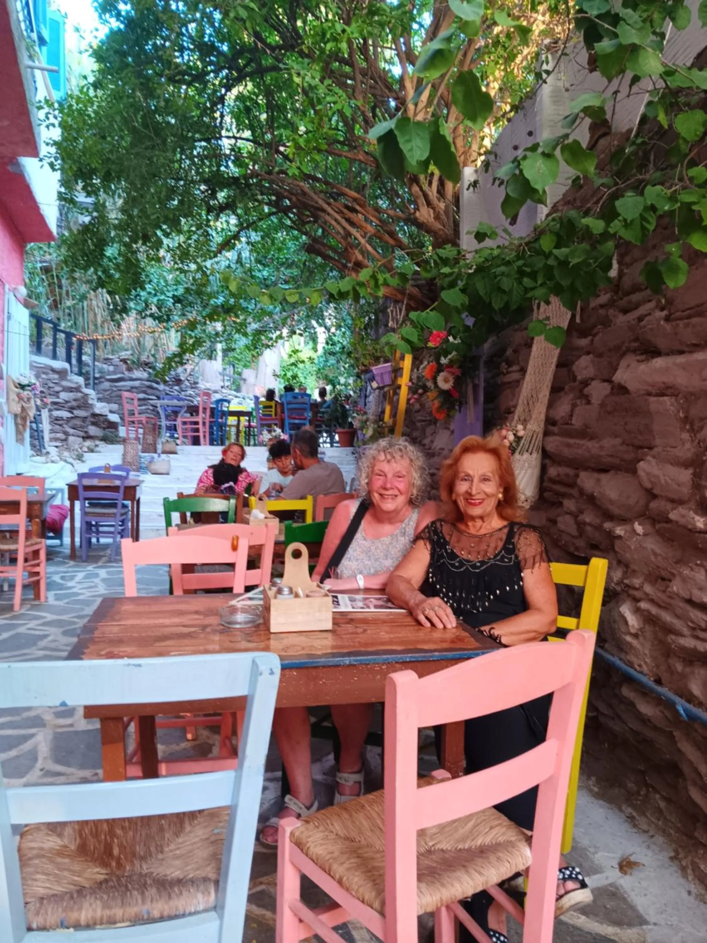 Restaurant/places to eat in Villa Rena