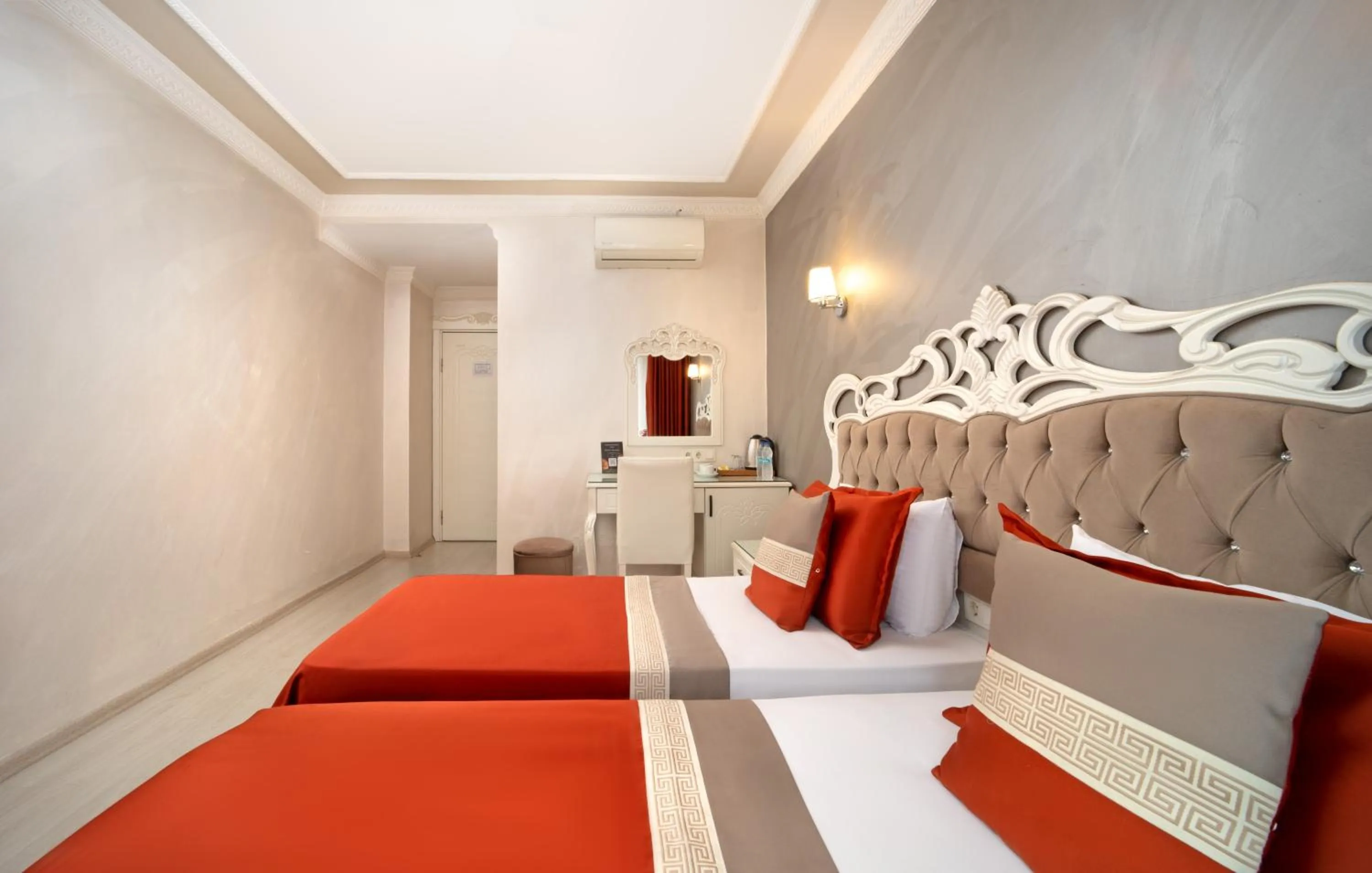 Bedroom, Bed in Deluxe Newport Hotel - Old City