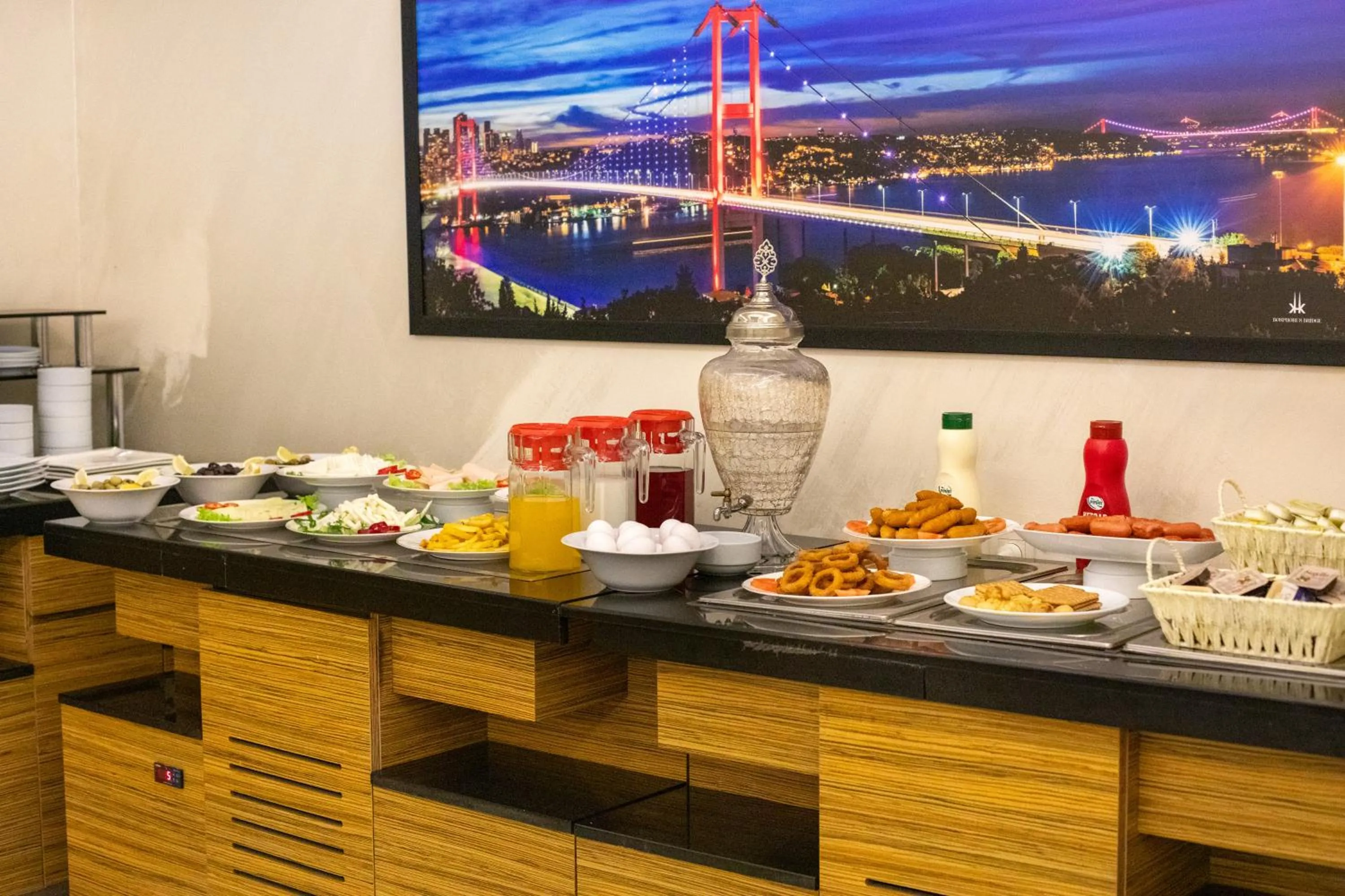 Buffet breakfast in Deluxe Newport Hotel - Old City