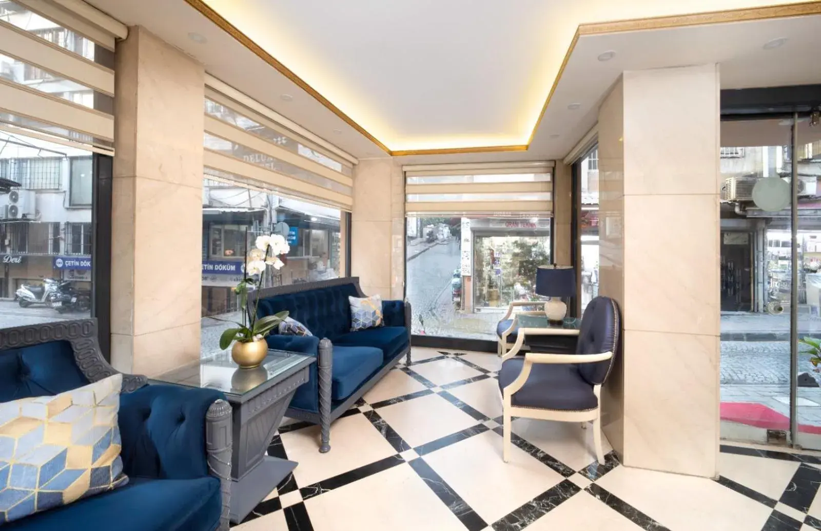 Lobby or reception in Deluxe Newport Hotel - Old City Lobby or reception in Deluxe Newport Hotel - Old City