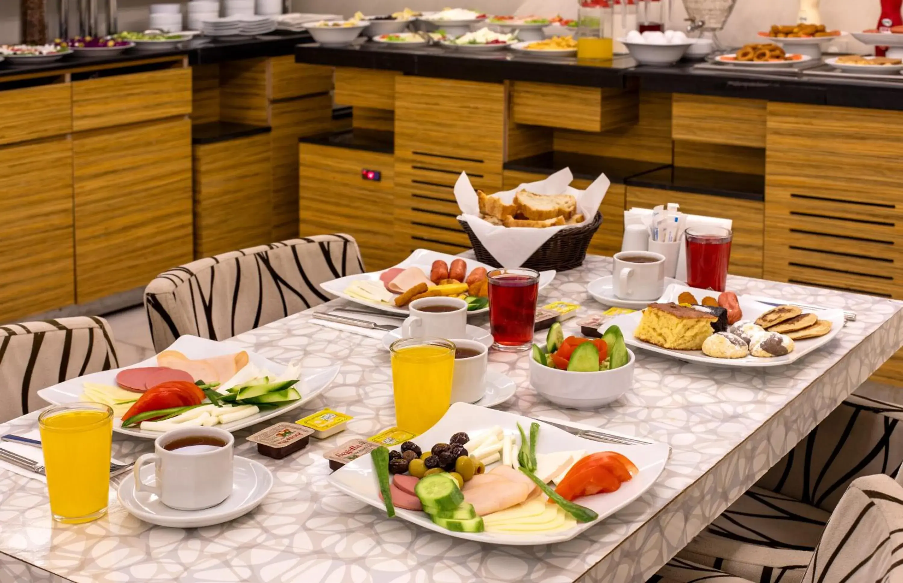 Restaurant/places to eat in Deluxe Newport Hotel - Old City Restaurant/places to eat in Deluxe Newport Hotel - Old City