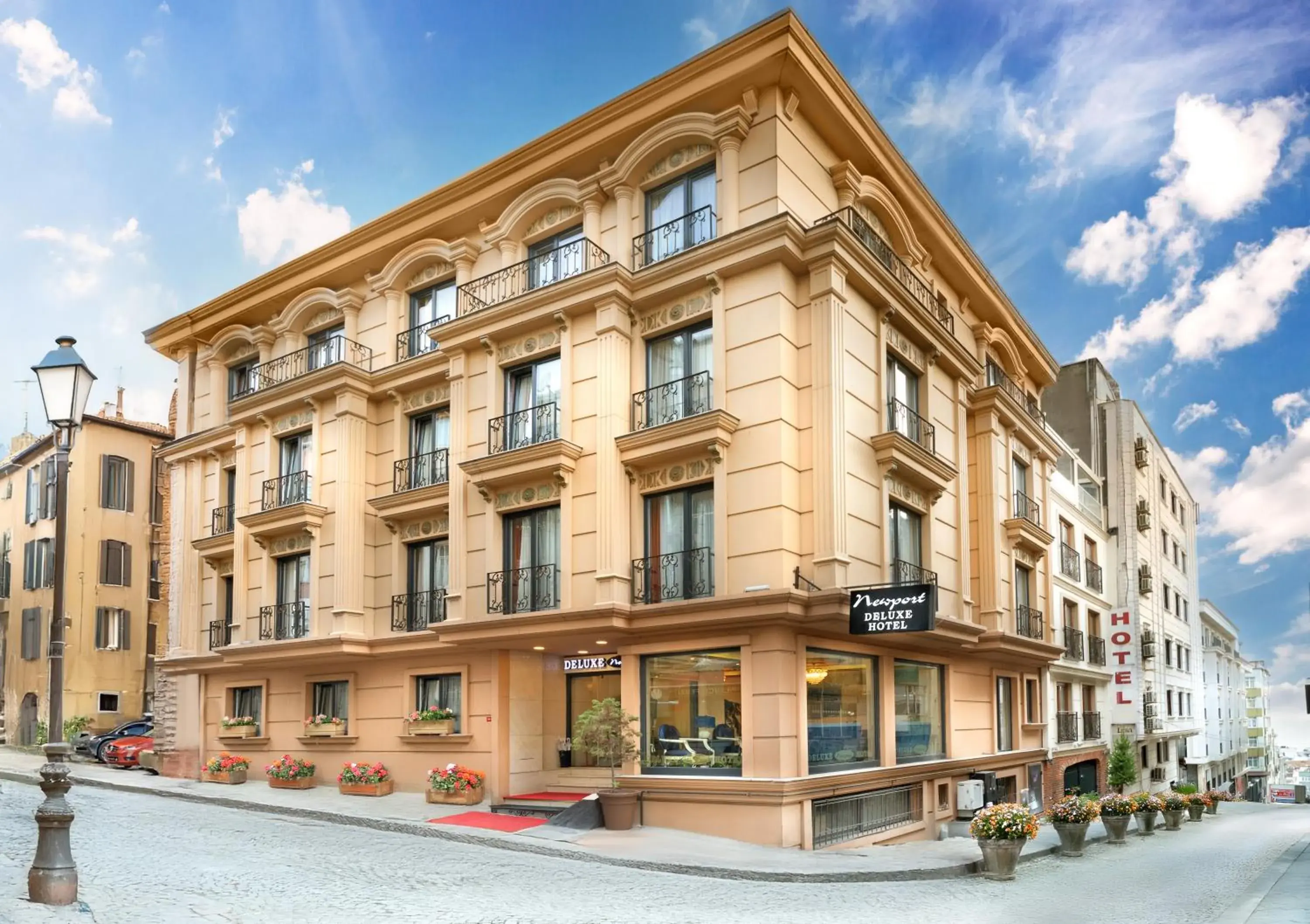 Property building in Deluxe Newport Hotel - Old City Property building in Deluxe Newport Hotel - Old City