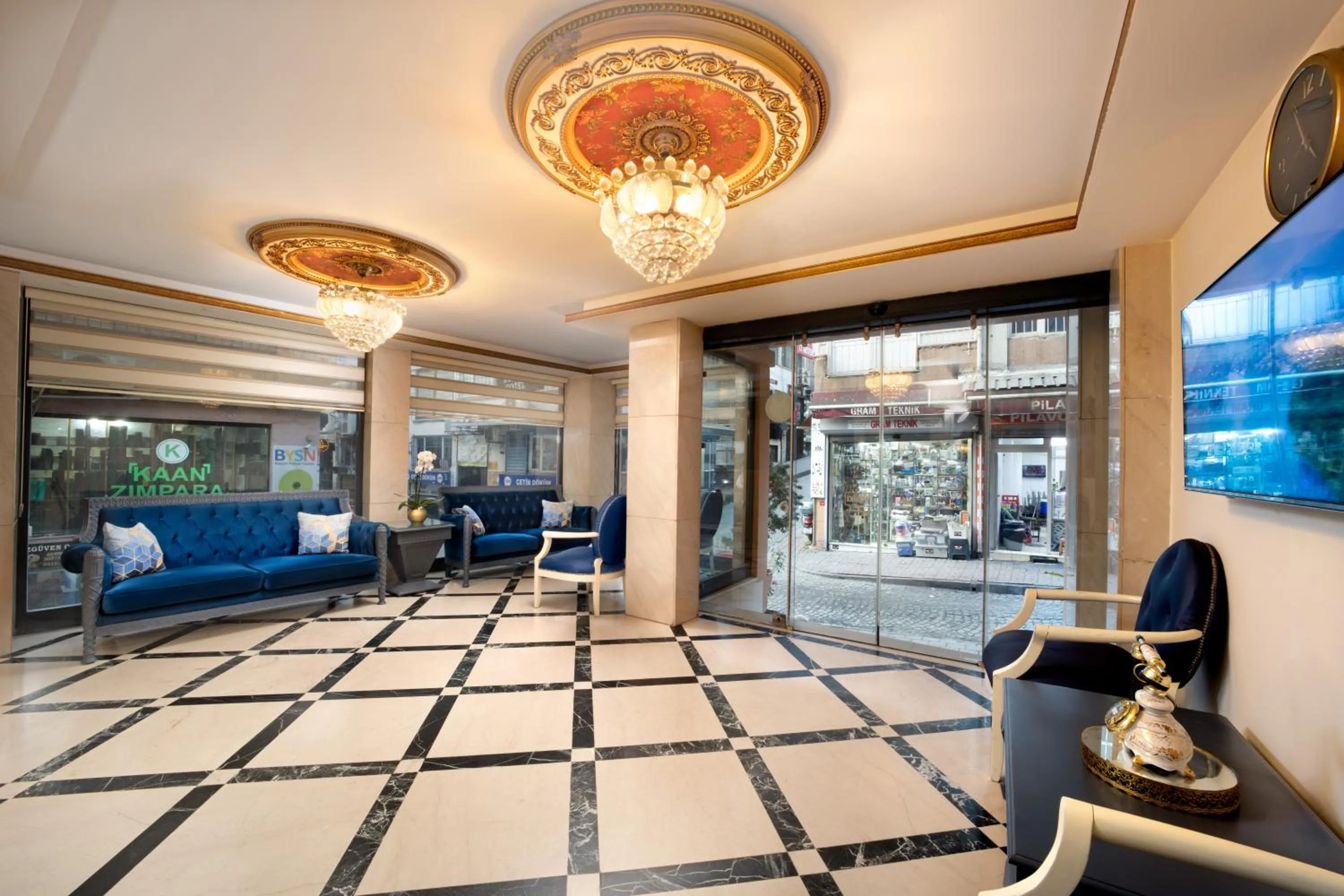 TV and multimedia in Deluxe Newport Hotel - Old City