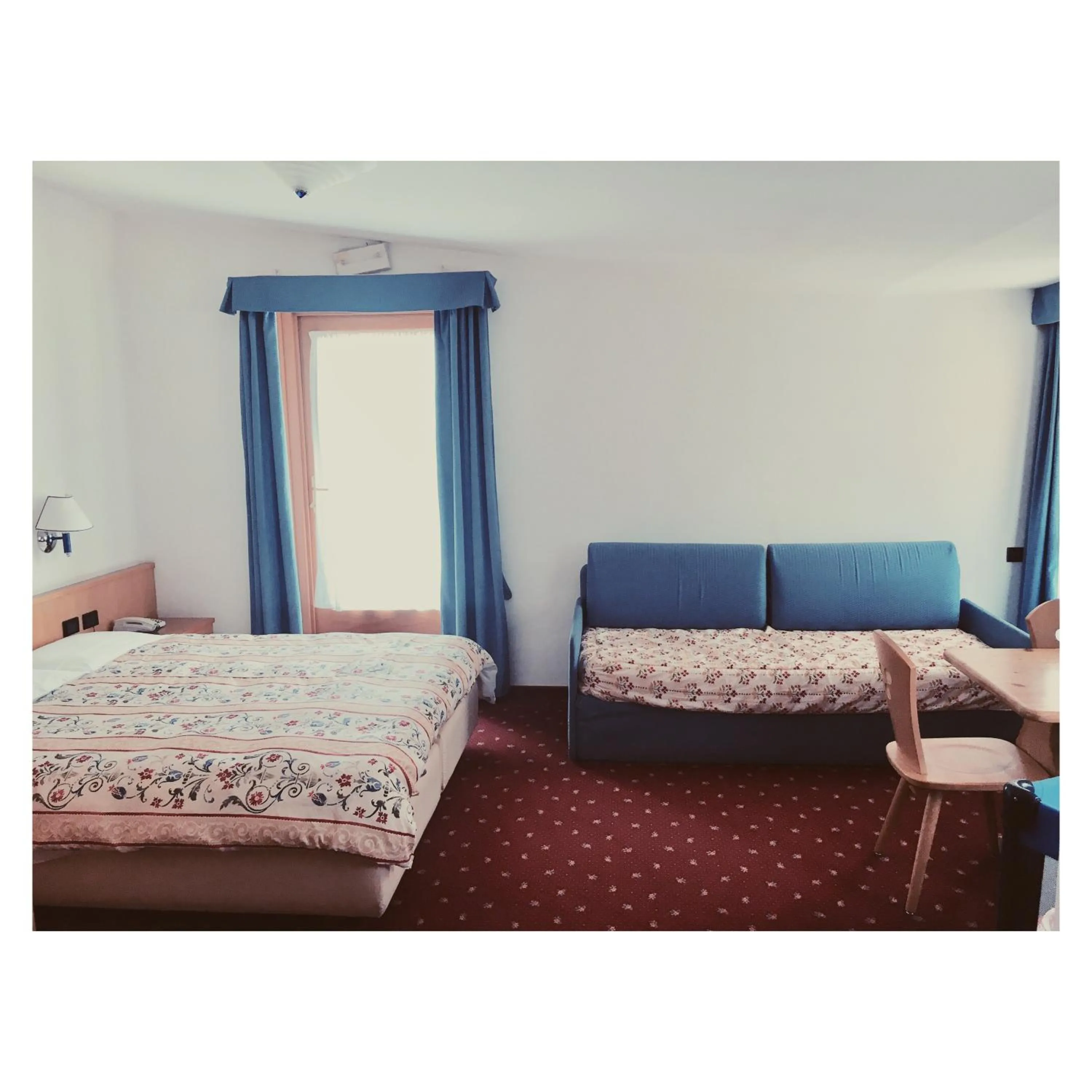 Decorative detail, Bed in Garni Enrosadira