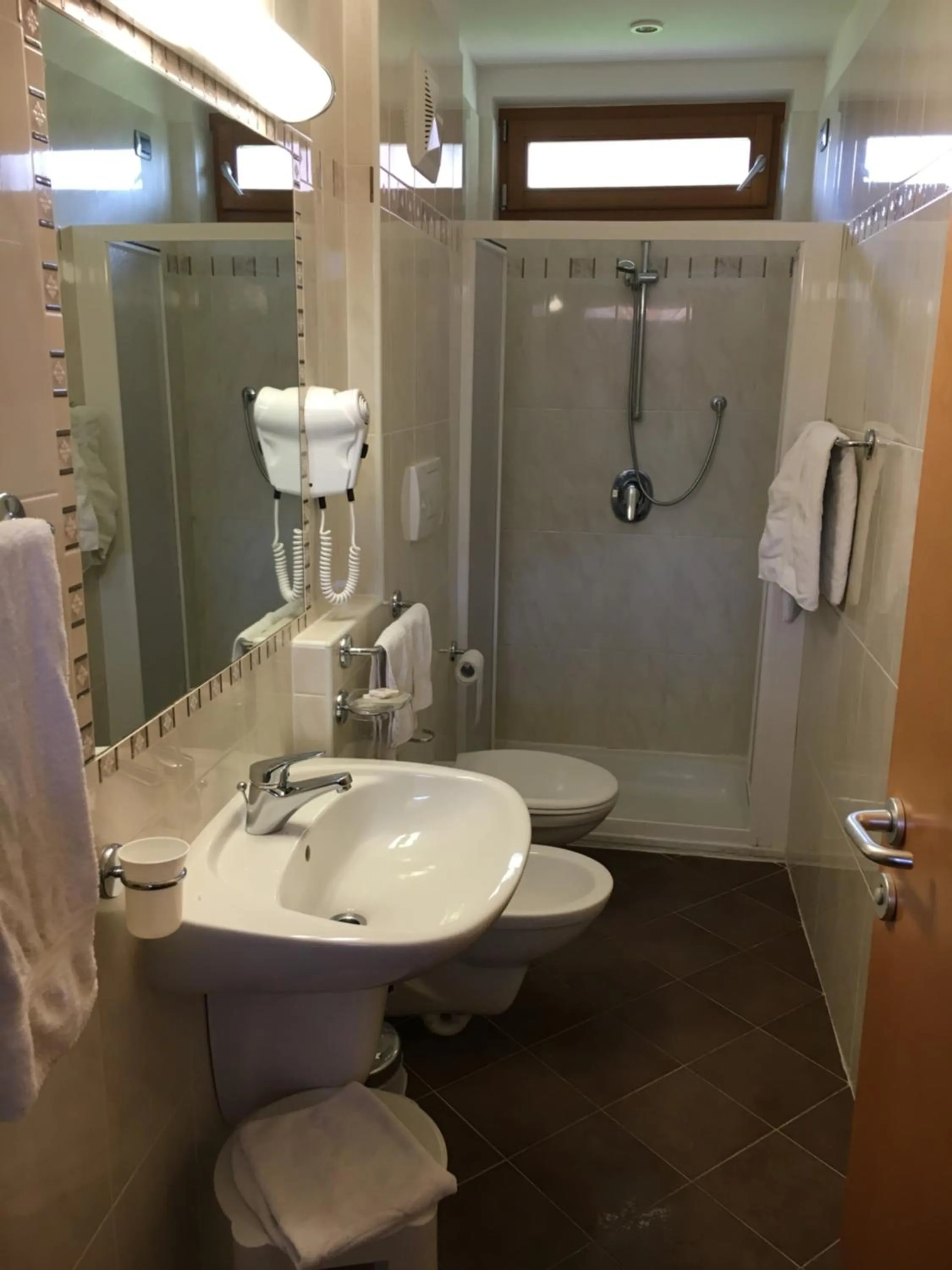 Bathroom in Garni Enrosadira