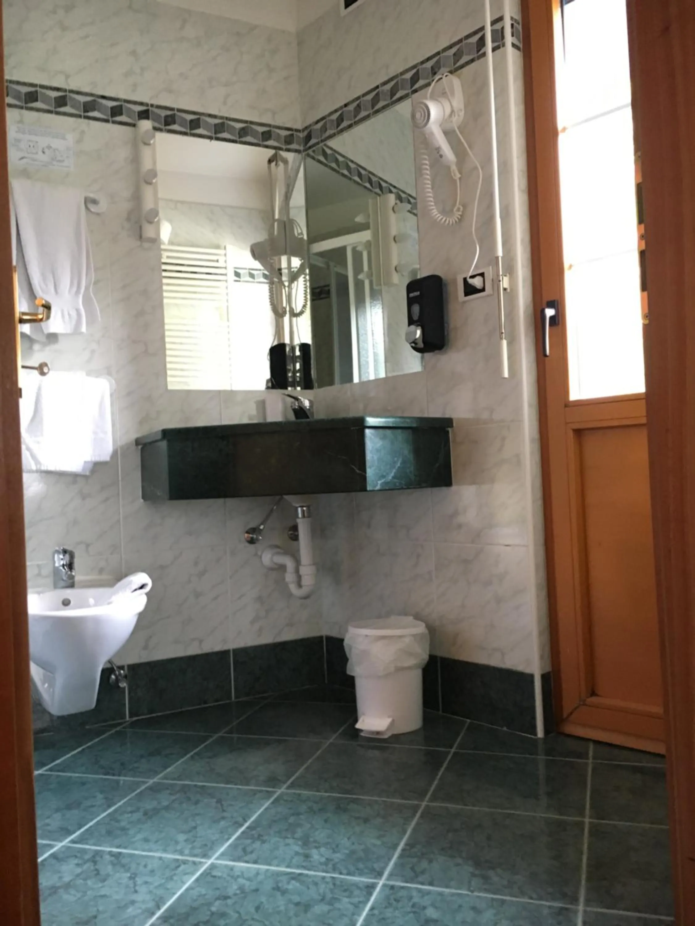 Shower in Garni Enrosadira