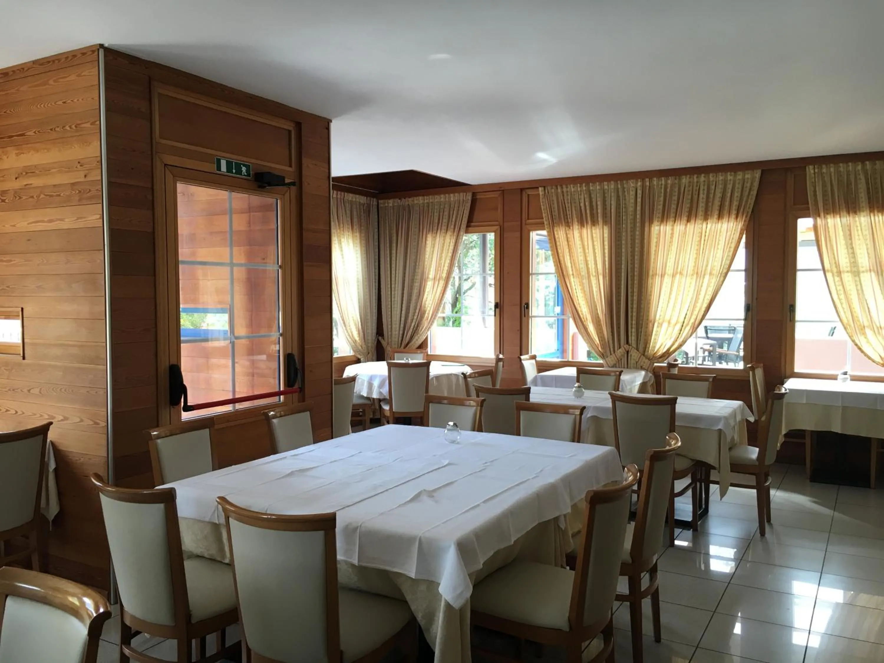 Lounge or bar in Garni Enrosadira