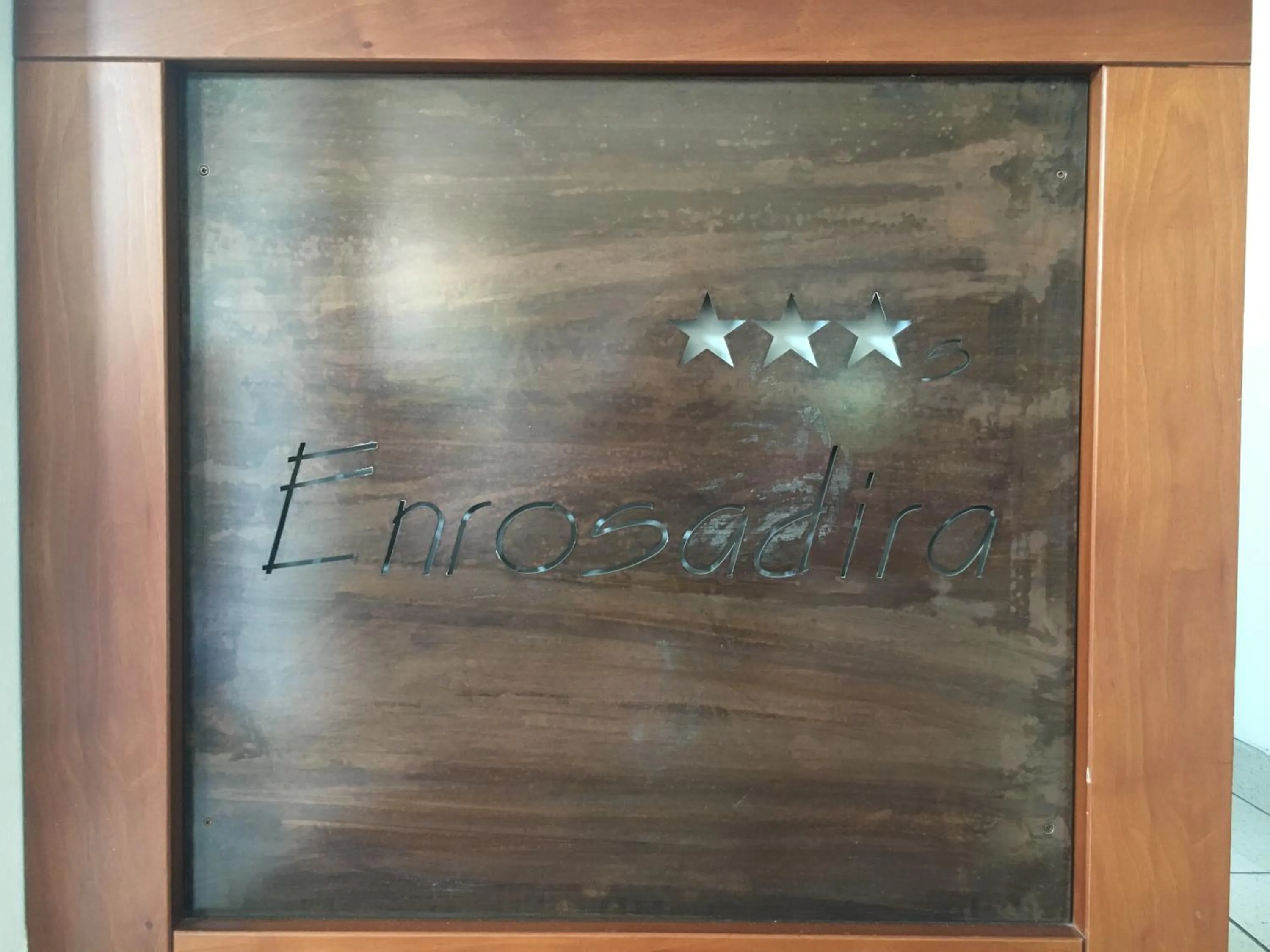 Decorative detail in Garni Enrosadira