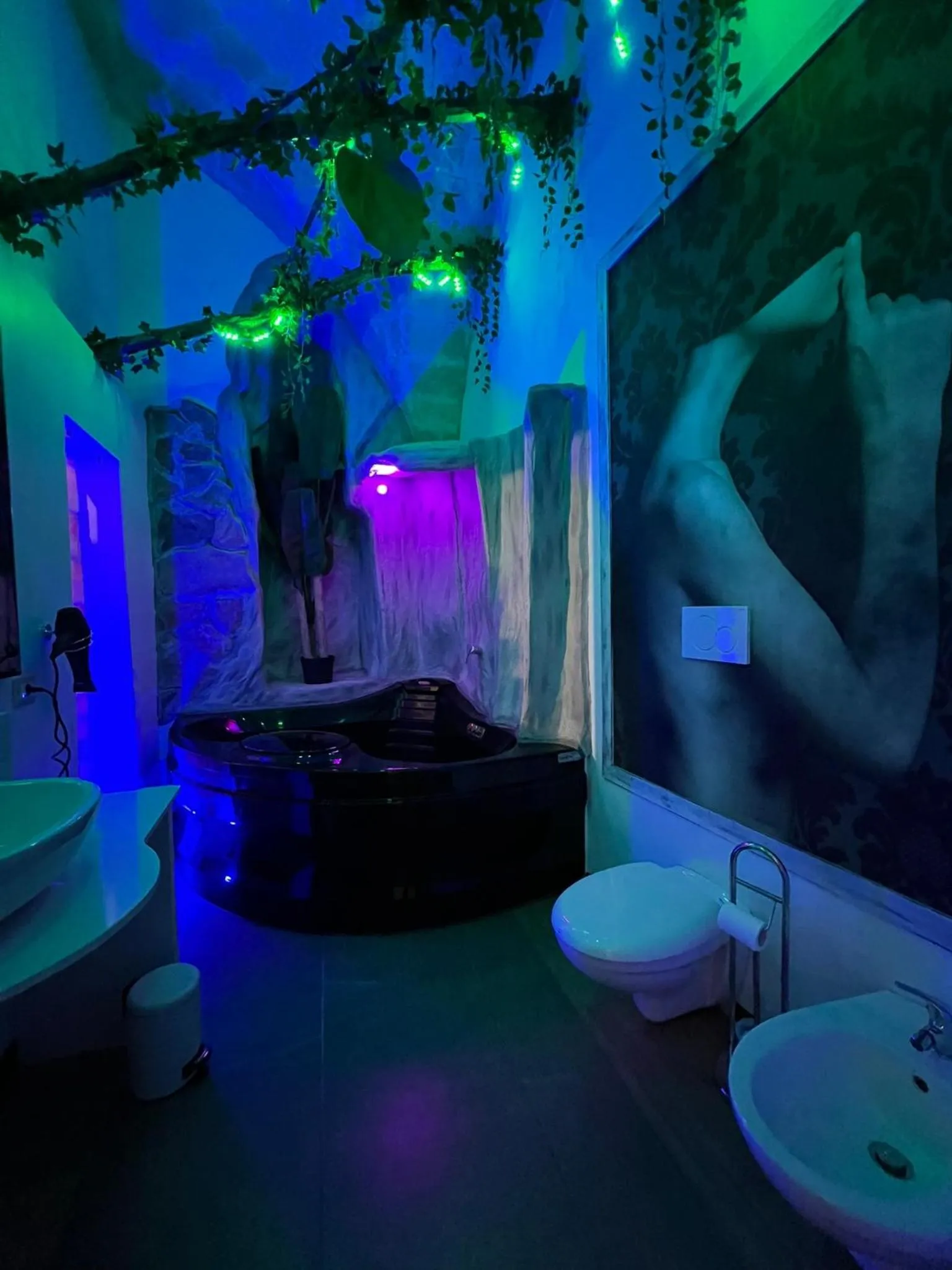 Hot Tub in The Bridge Suites