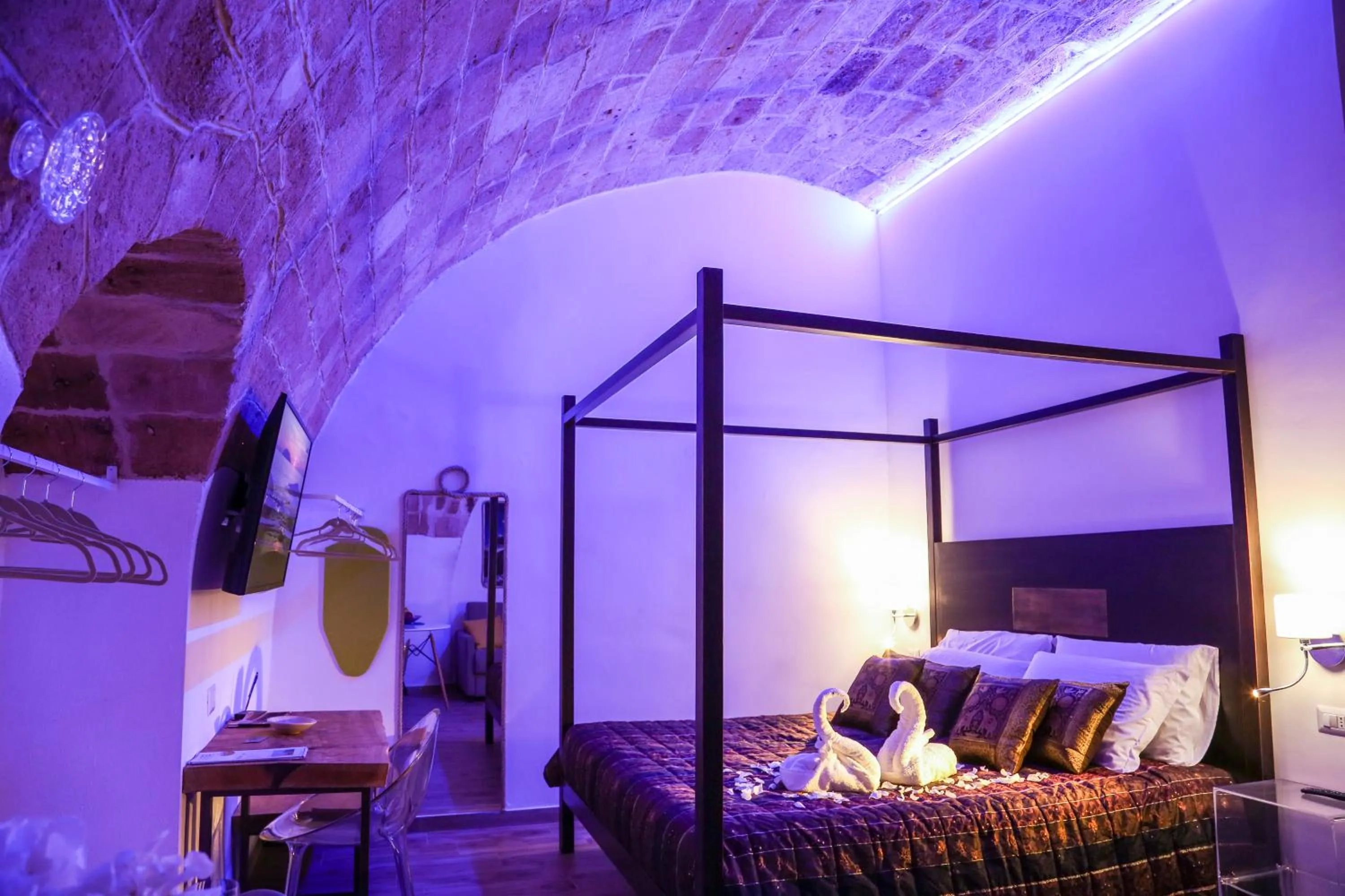 Photo of the whole room, Bed in The Bridge Suites