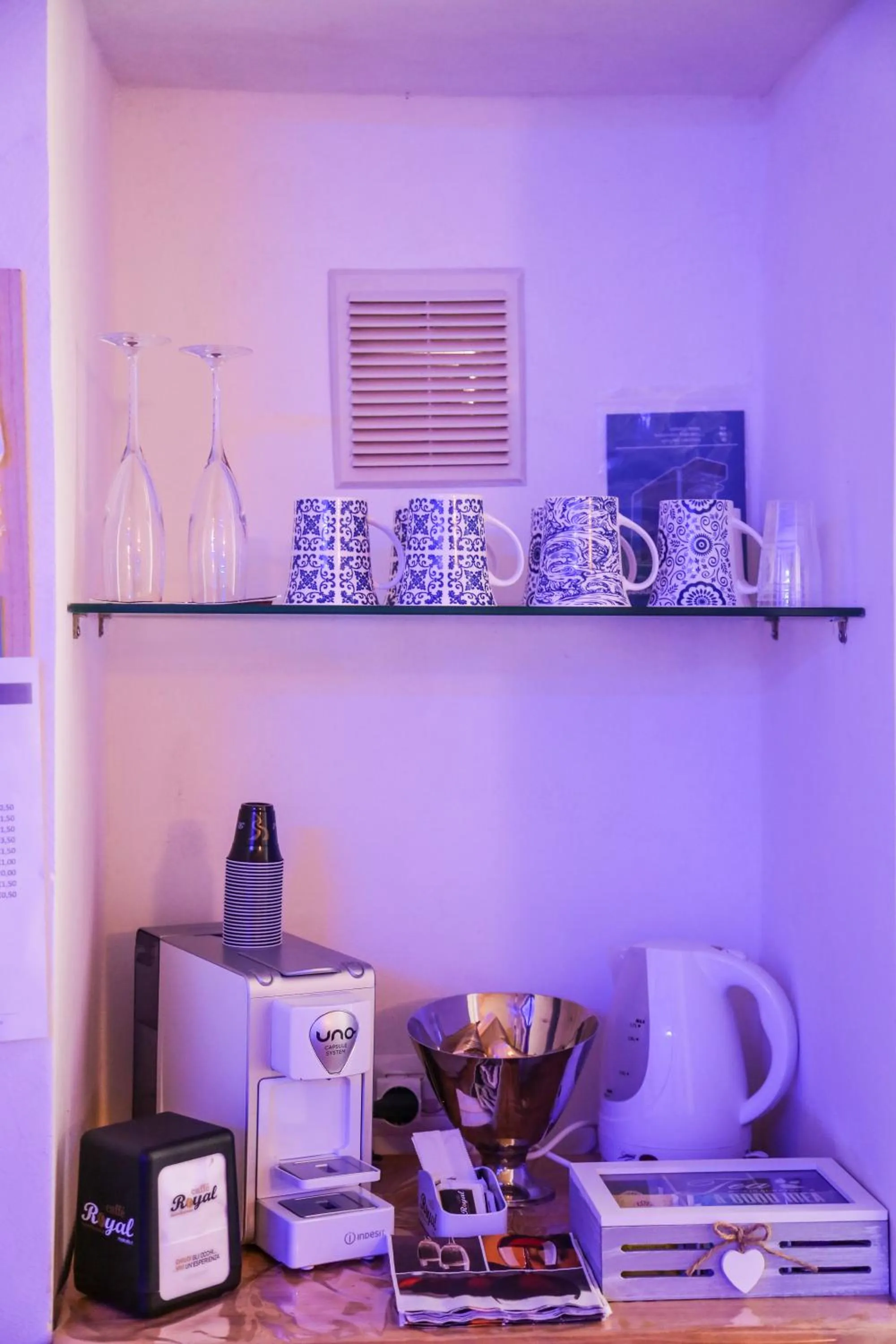 Coffee/tea facilities in The Bridge Suites
