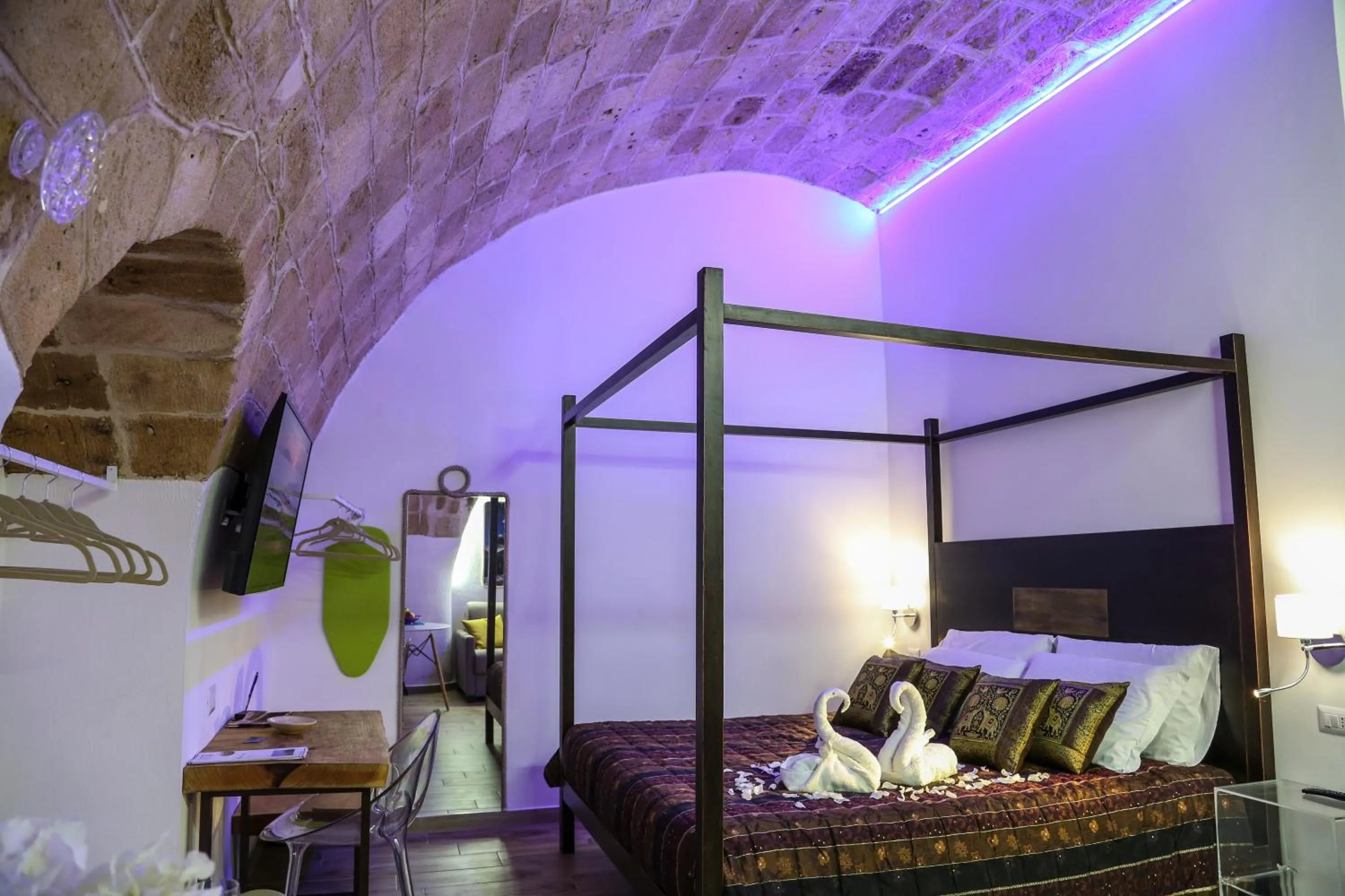 Photo of the whole room, Bed in The Bridge Suites