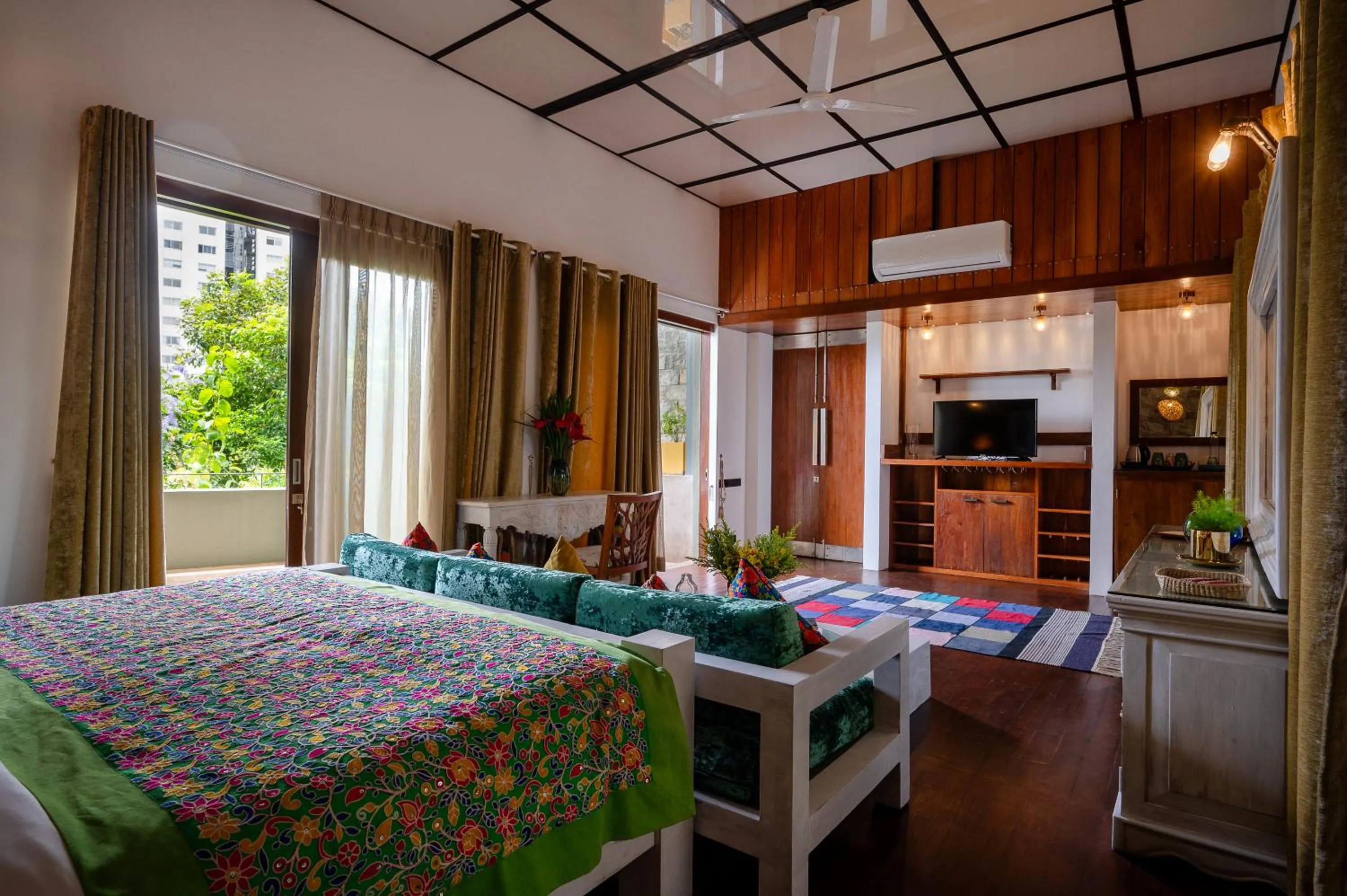 Bed in Aathma Colombo House