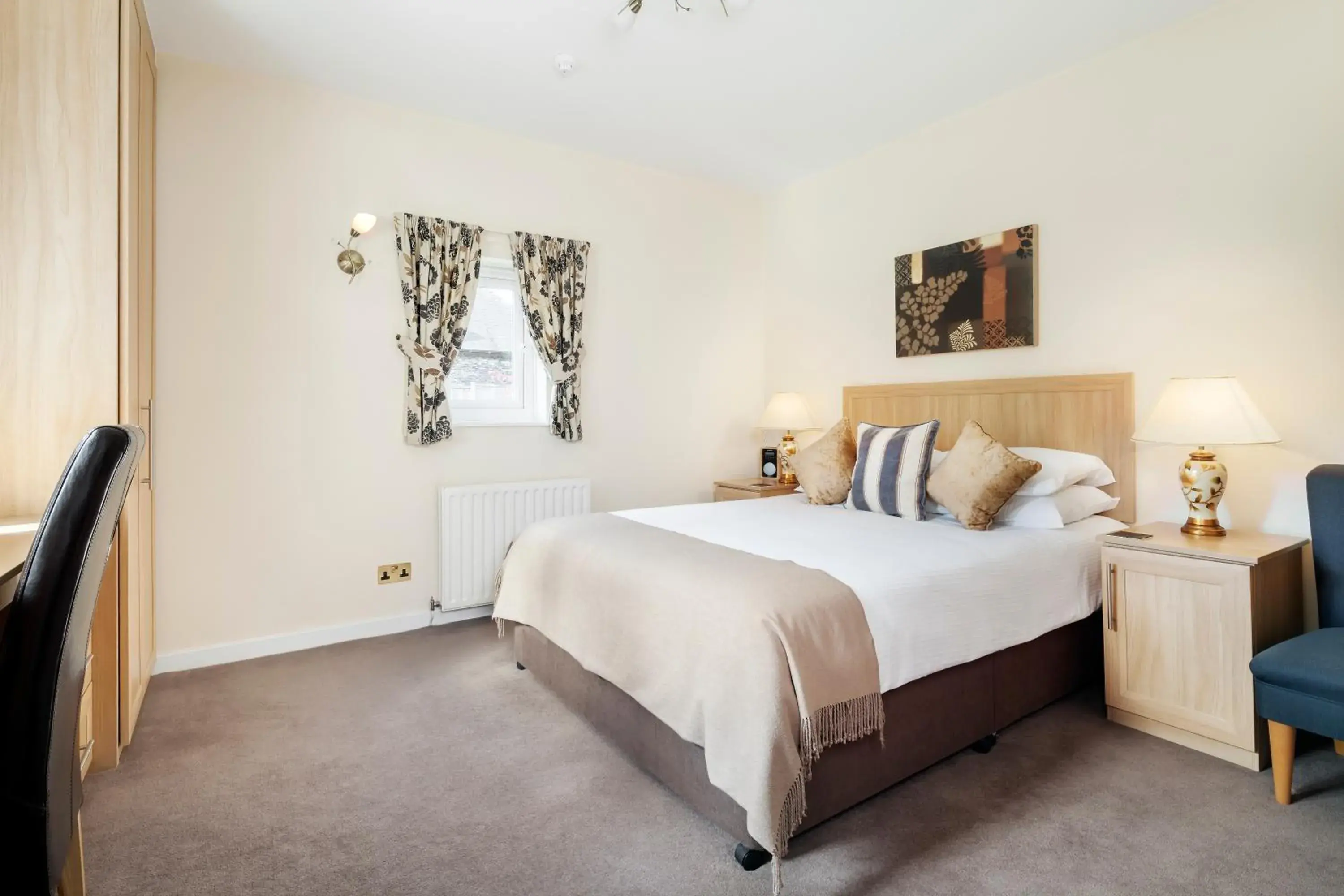 Double Room - Disability Access in Hawksmoor Guest House Double Room - Disability Access in Hawksmoor Guest House