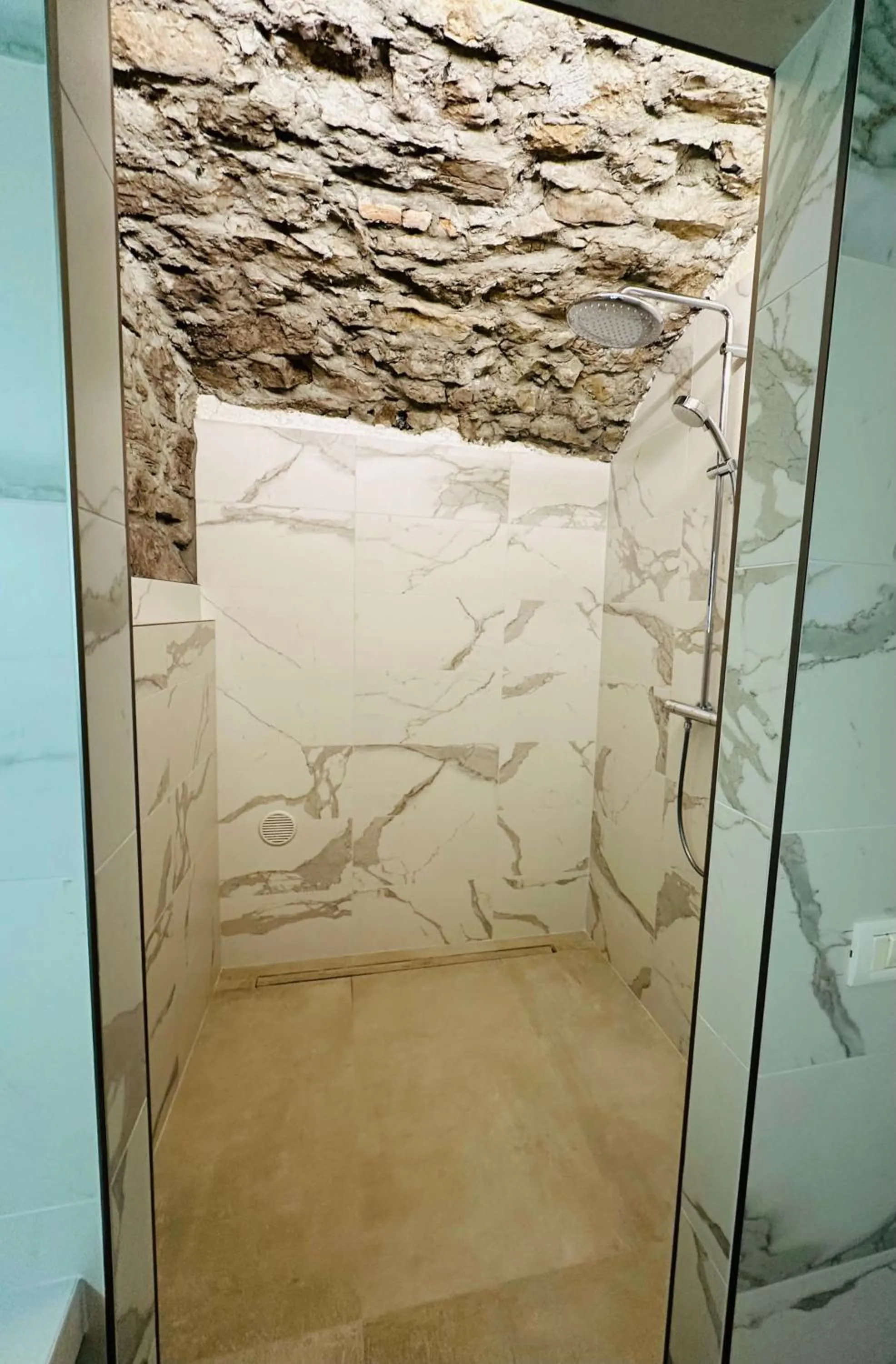 Shower in Bellagio Bed & Breakfast