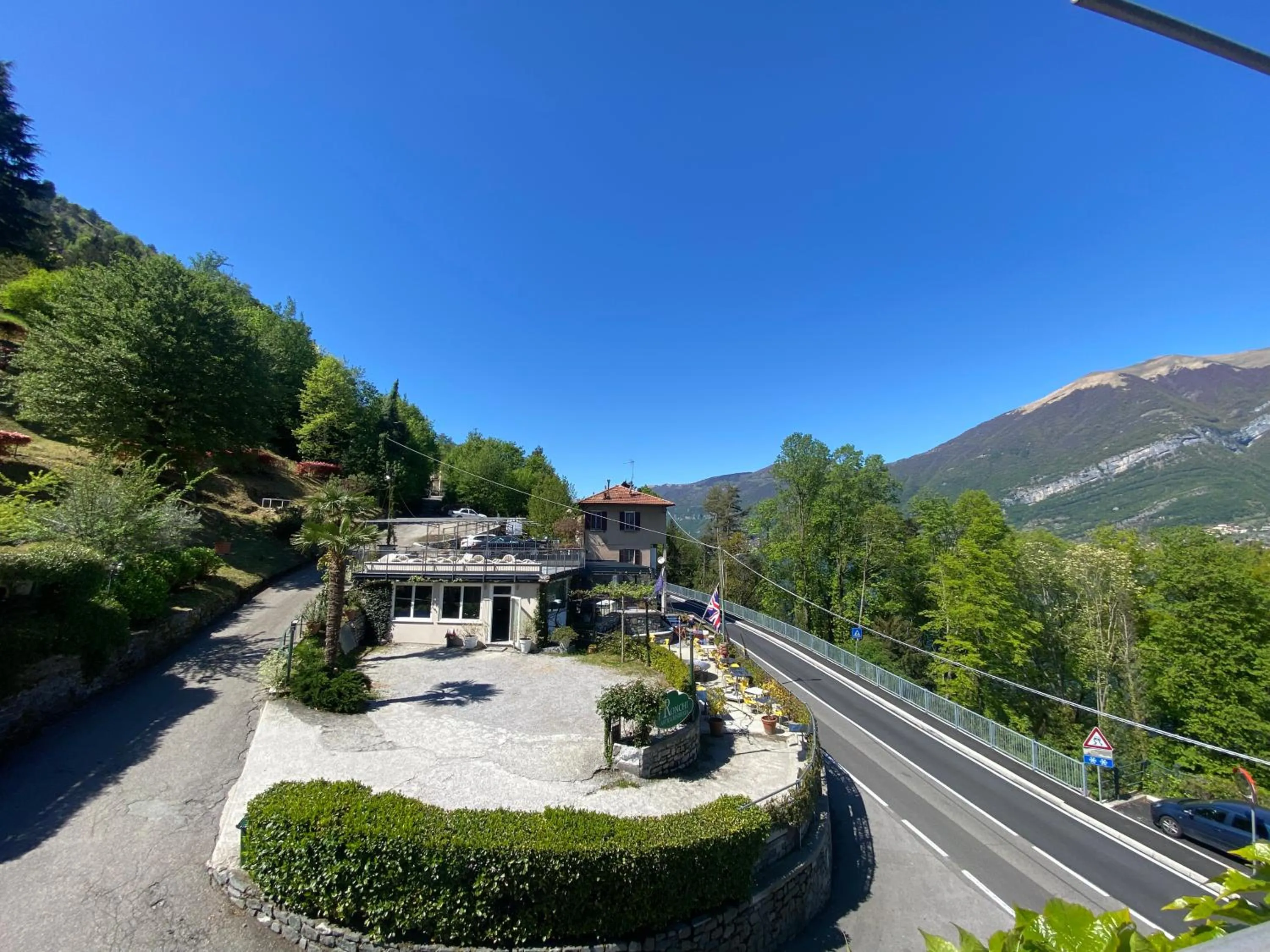 Parking in Bellagio Bed & Breakfast