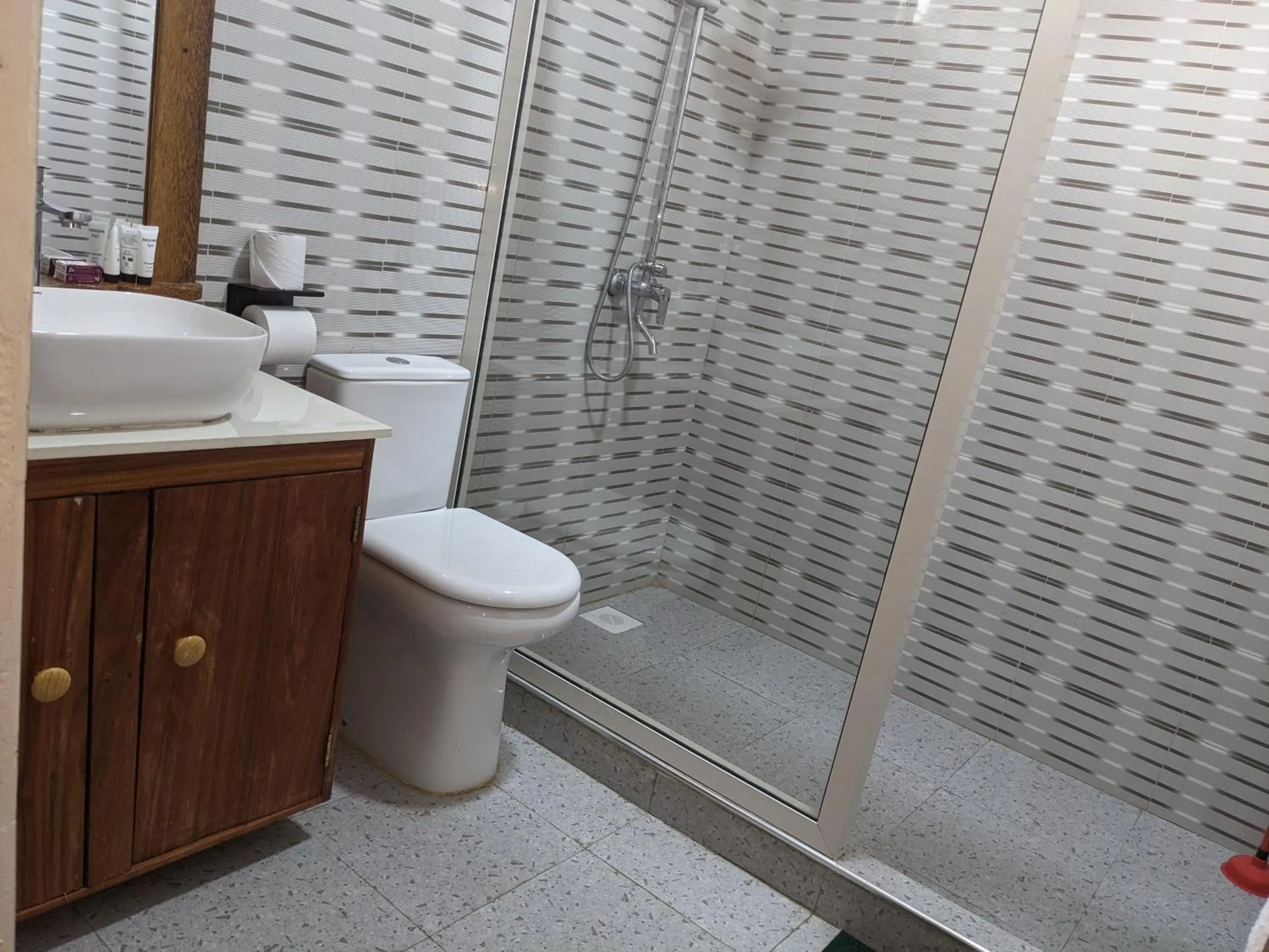 Shower in Kivulini Lodge and Restaurant