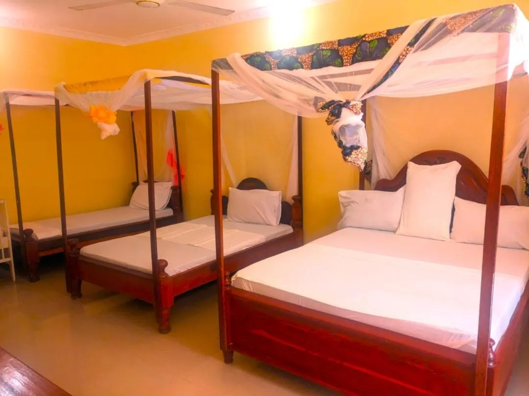 Photo of the whole room, Bed in Kivulini Lodge and Restaurant