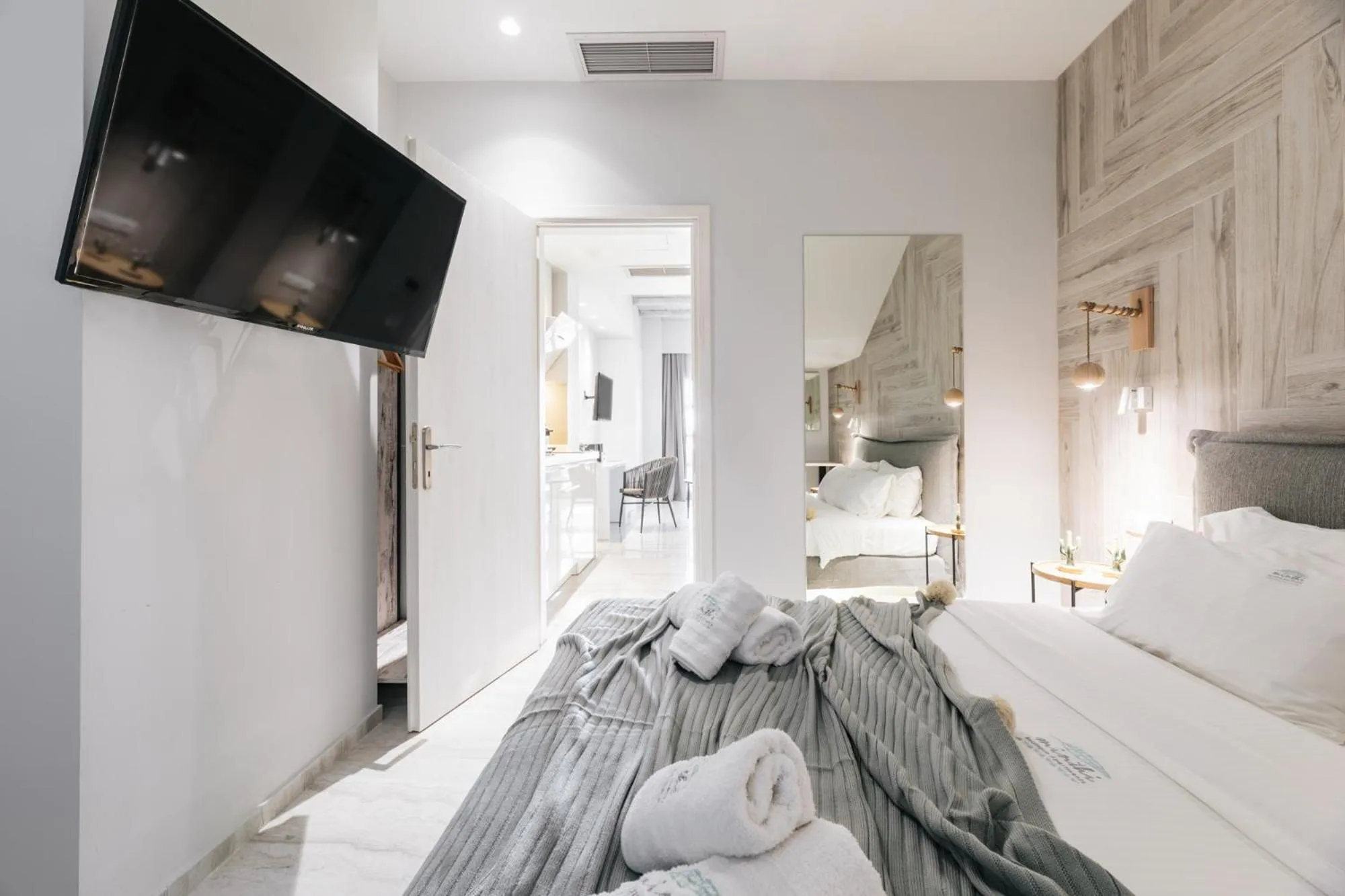 Bed in Minthi Boutique Apartments