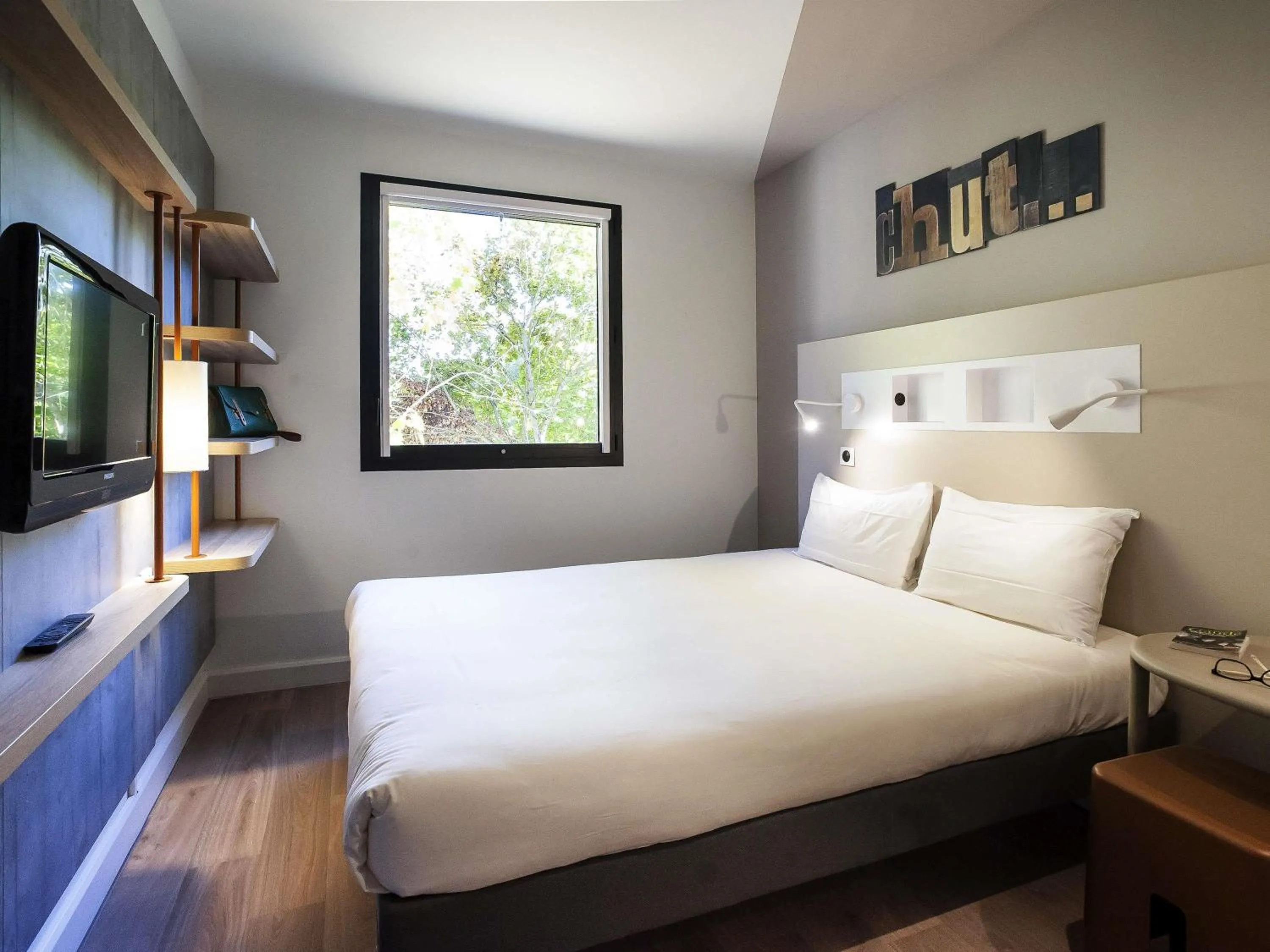 Bedroom, Bed in Ibis Budget Château-Thierry