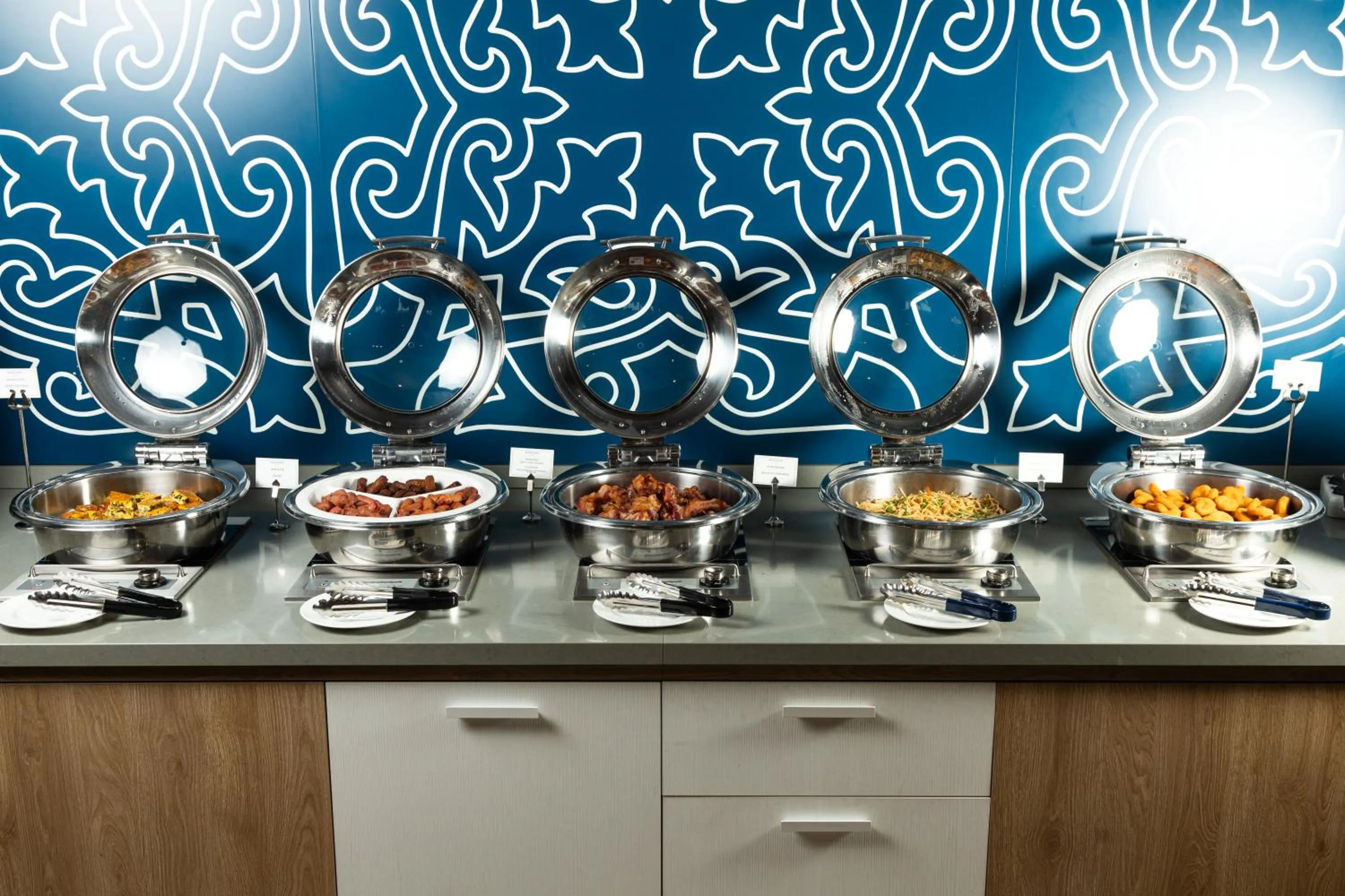 Restaurant/places to eat in Mercure Almaty City Center