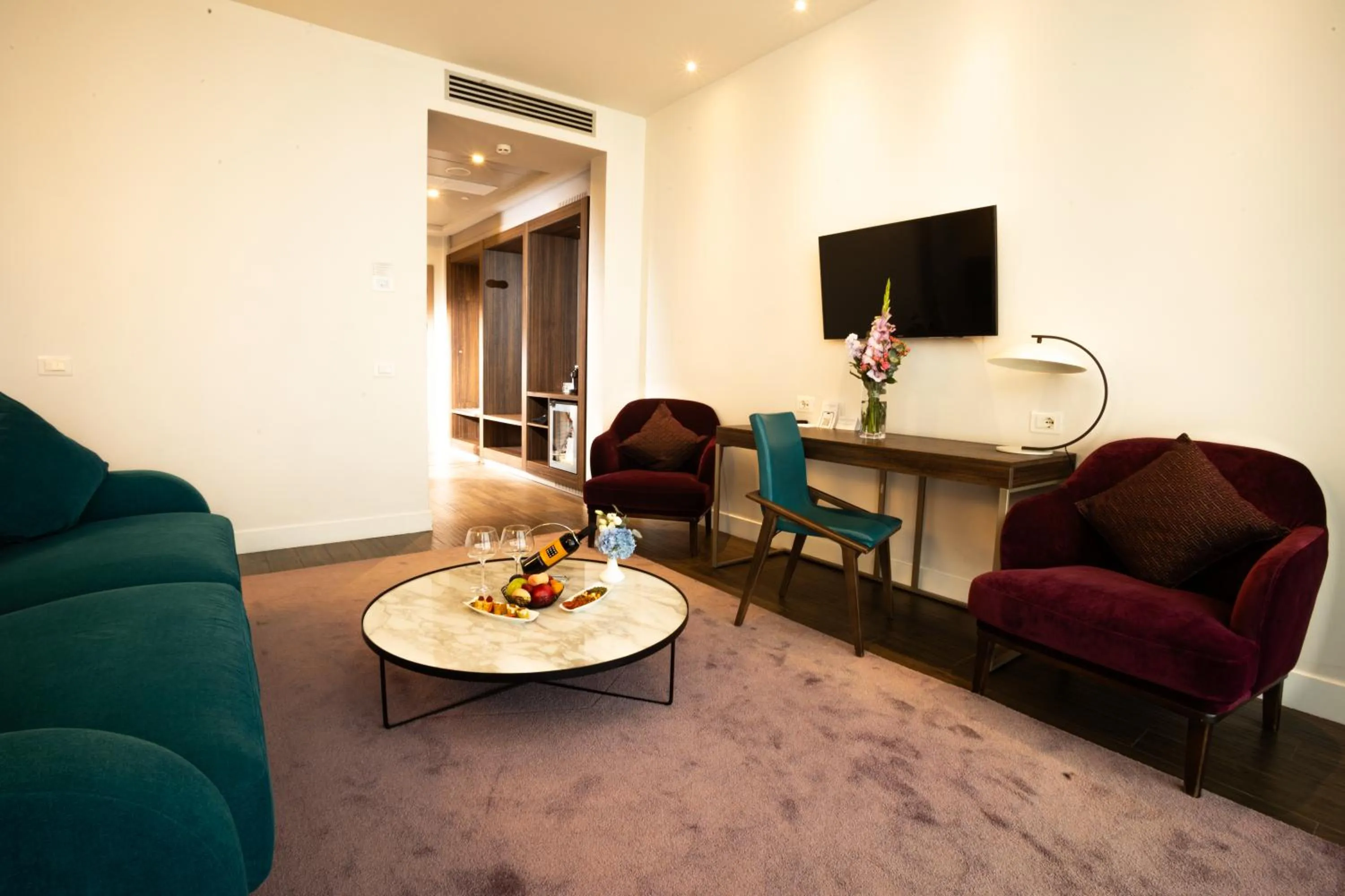 Seating area in Mercure Almaty City Center