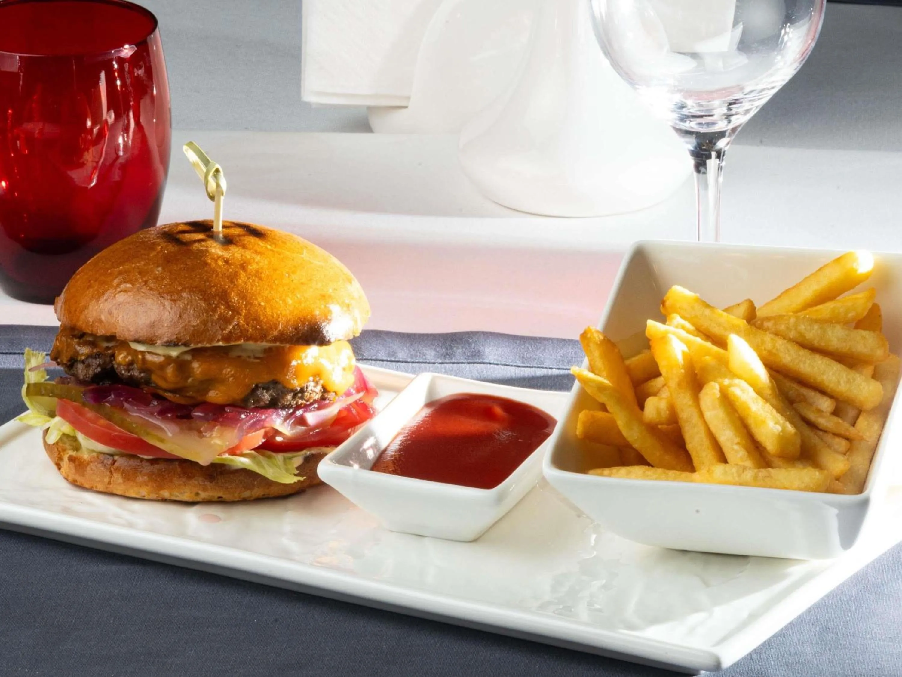 Restaurant/places to eat in Mercure Almaty City Center