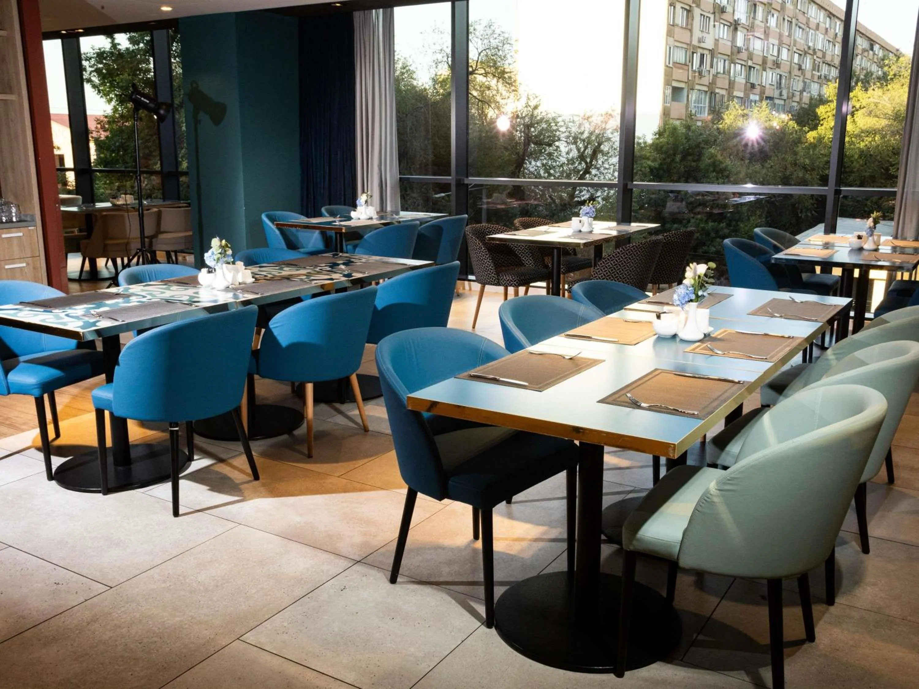 Restaurant/places to eat in Mercure Almaty City Center