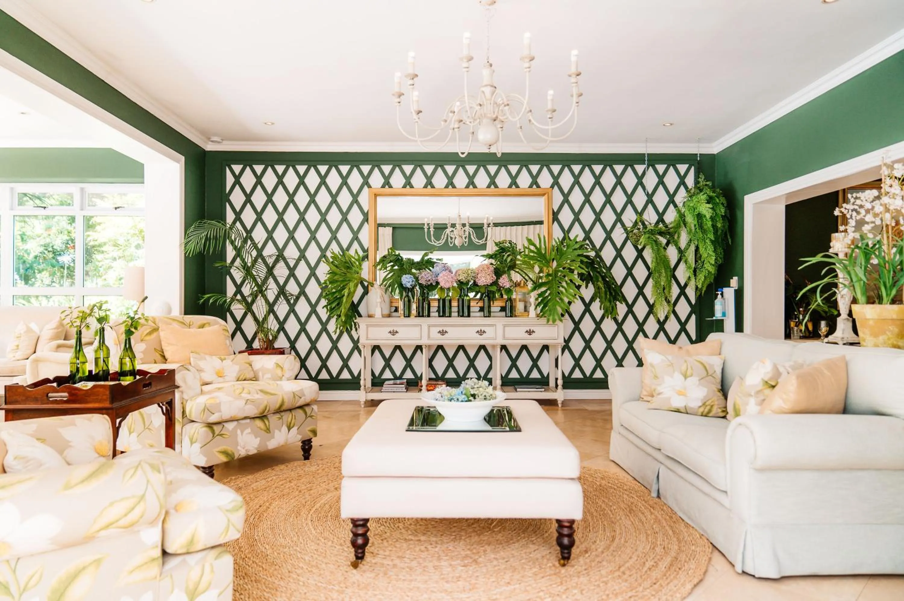 Communal lounge/ TV room in Last Word Constantia