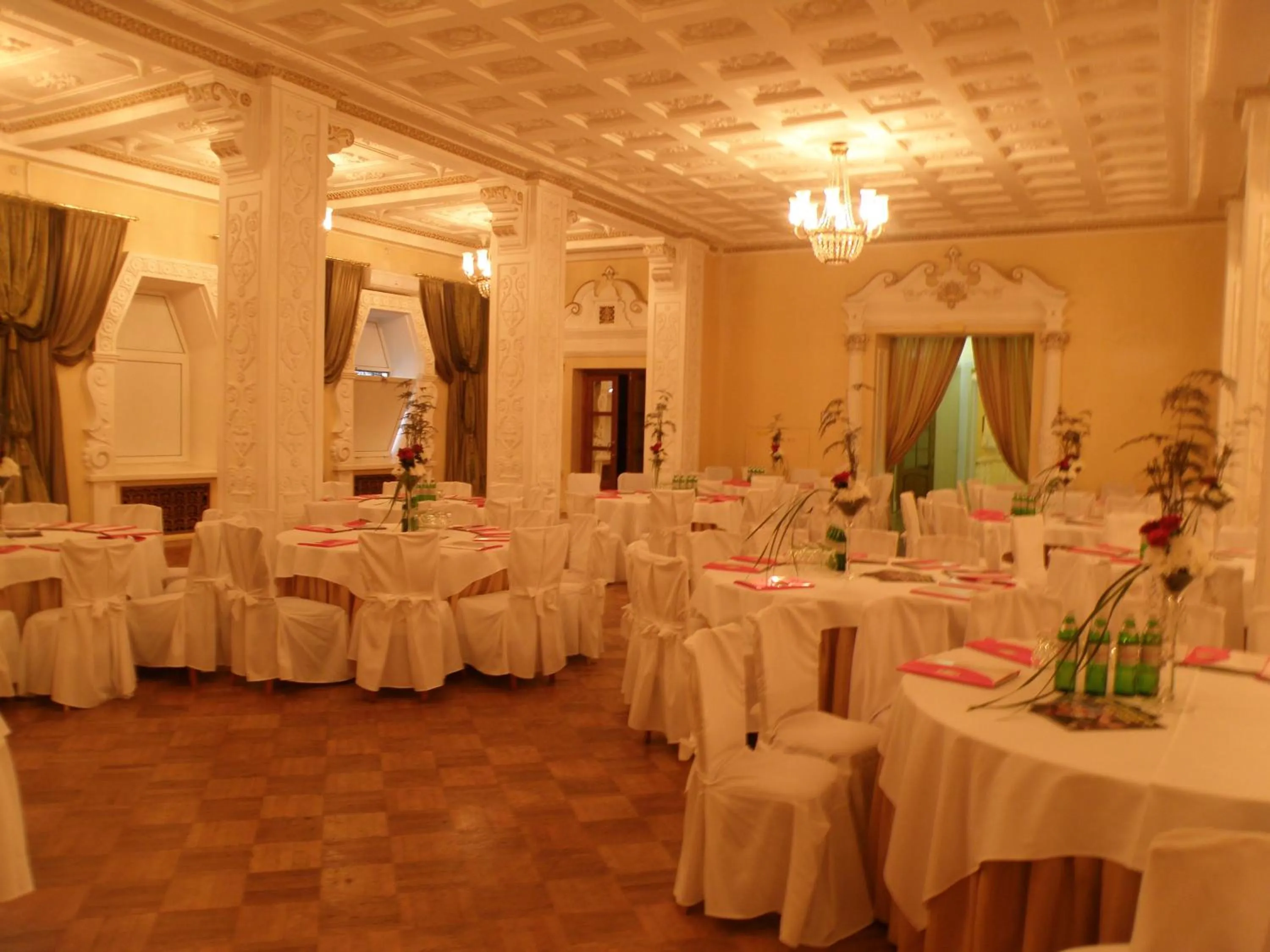 Banquet/Function facilities in Grand Hotel Ukraine
