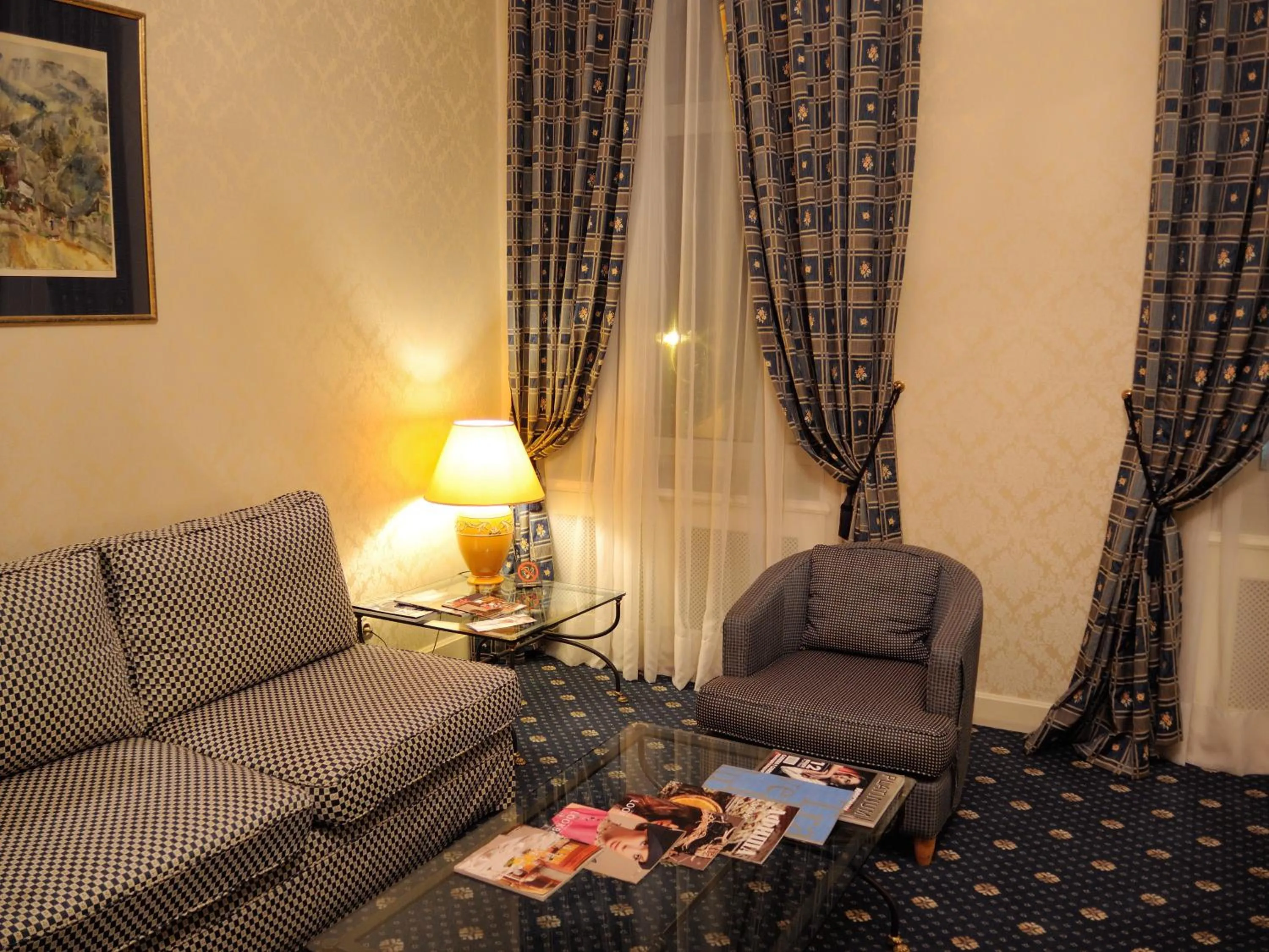 Seating area in Grand Hotel Ukraine