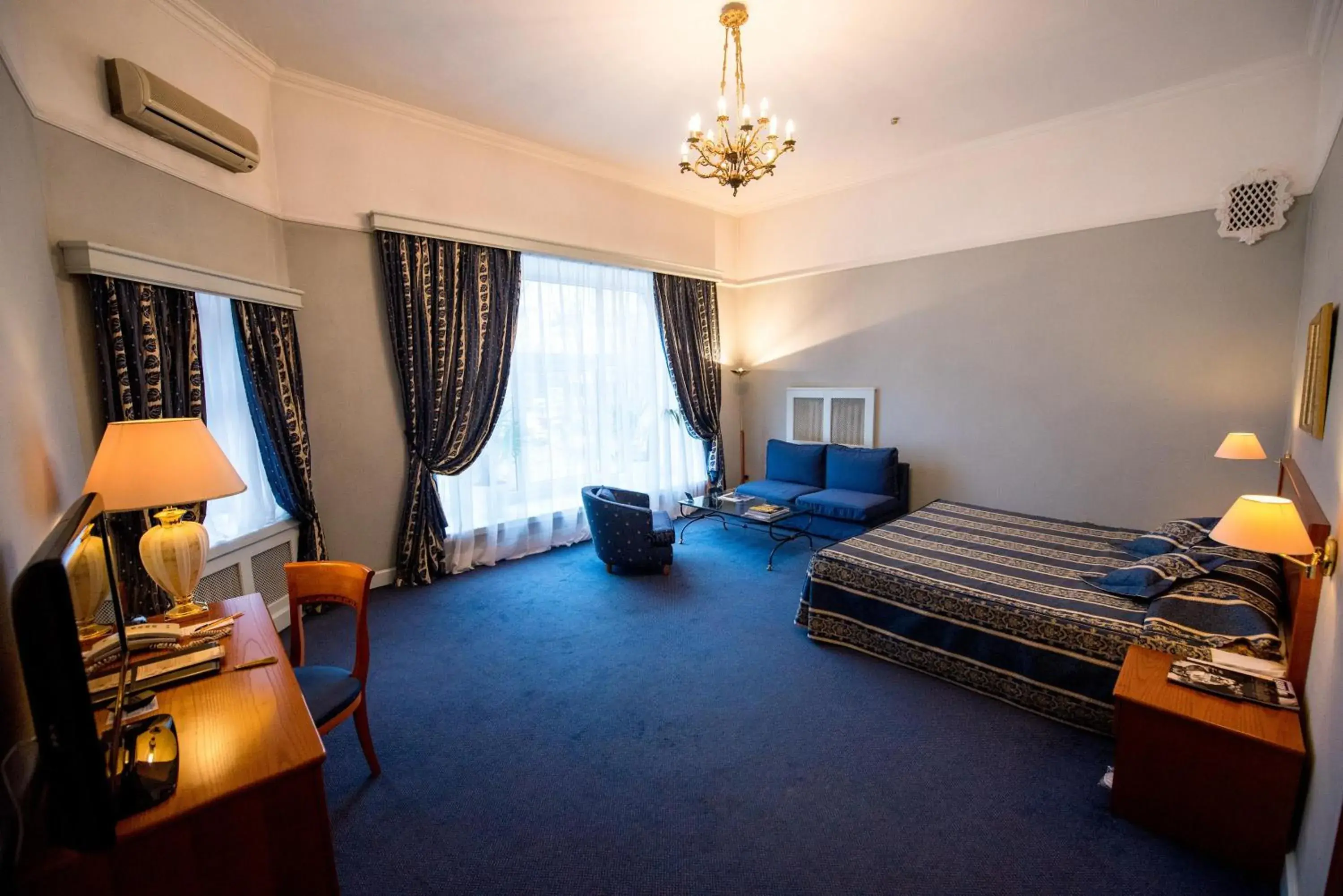 Suite - single occupancy in Grand Hotel Ukraine Suite - single occupancy in Grand Hotel Ukraine