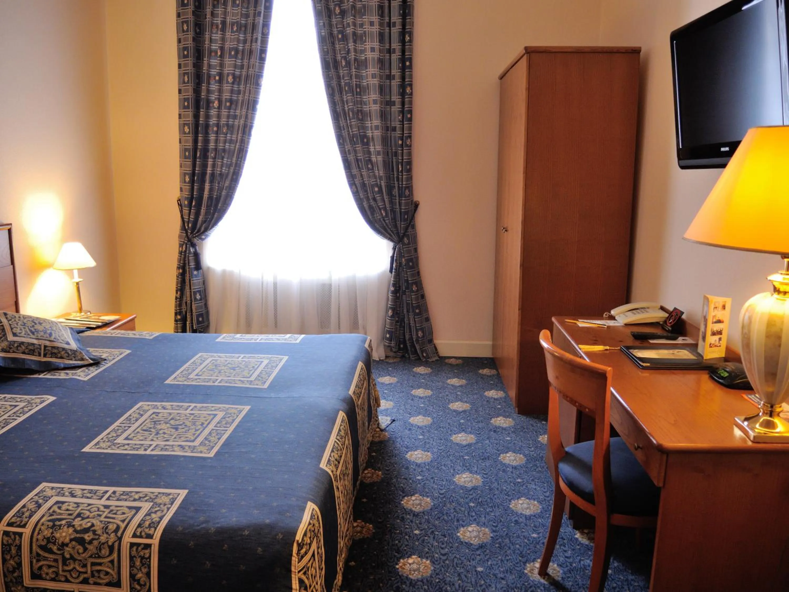 Photo of the whole room, Bed in Grand Hotel Ukraine