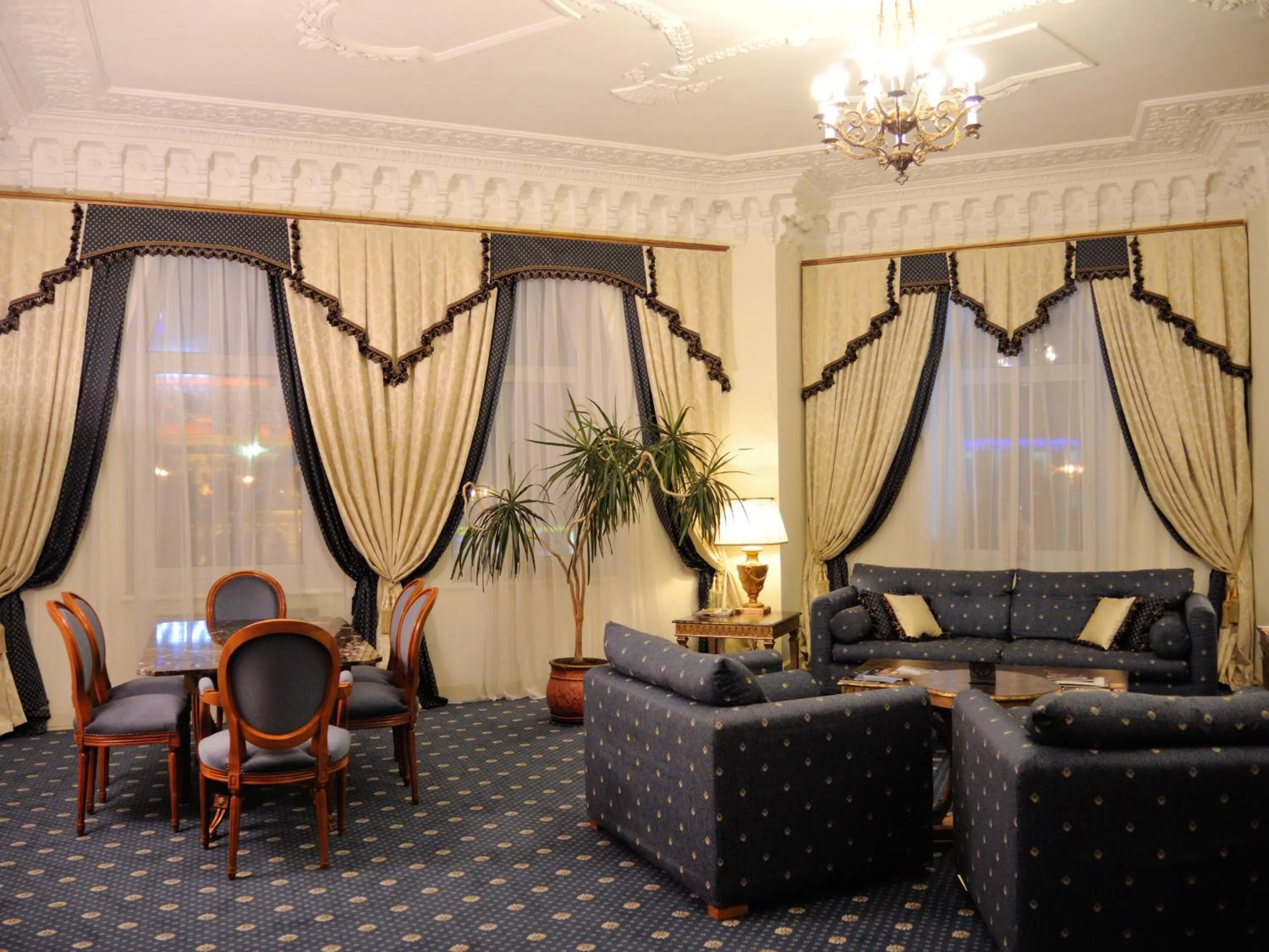 Seating area in Grand Hotel Ukraine