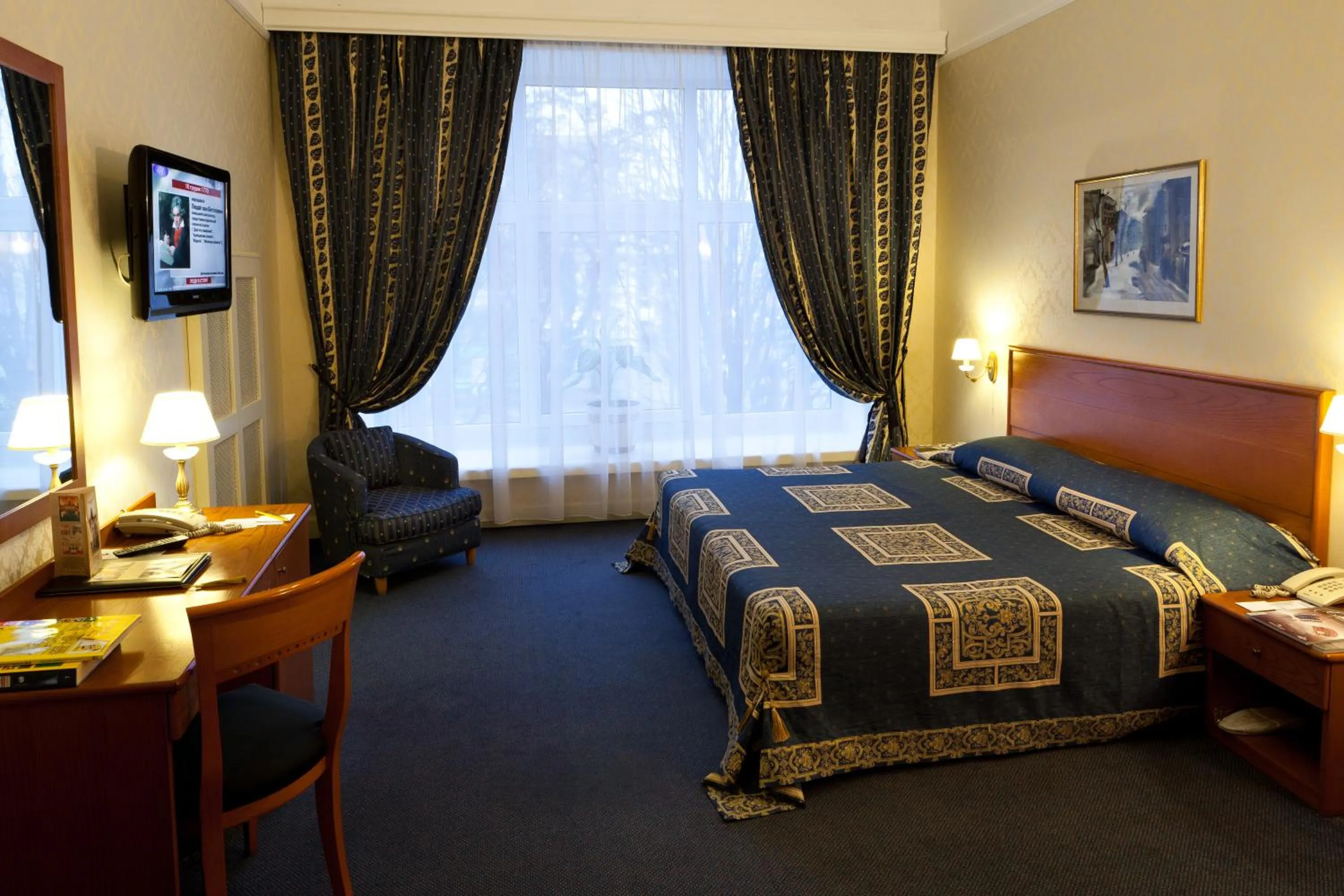 Photo of the whole room, Bed in Grand Hotel Ukraine