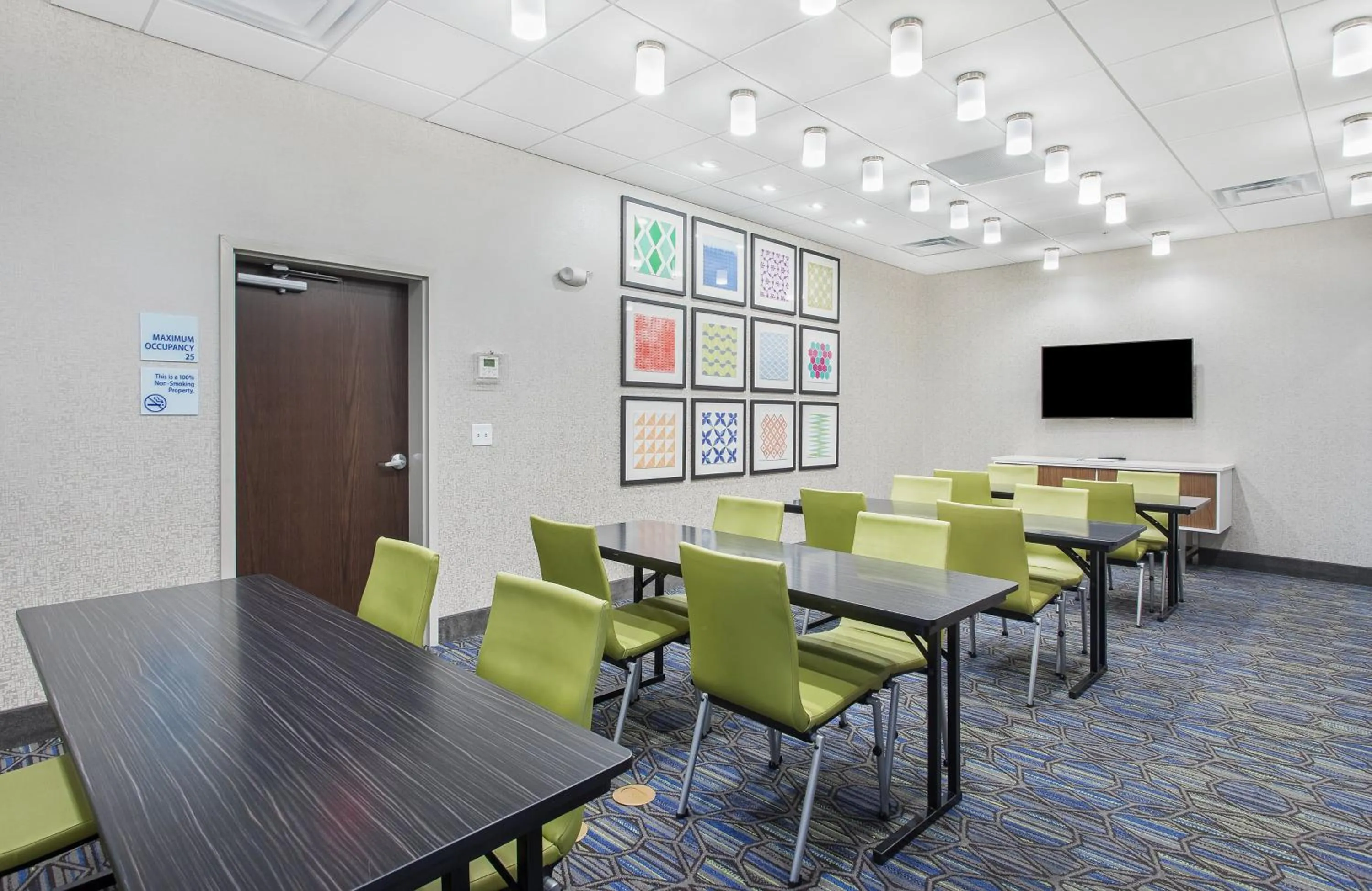 Meeting/conference room in Holiday Inn Express Williamsburg by IHG