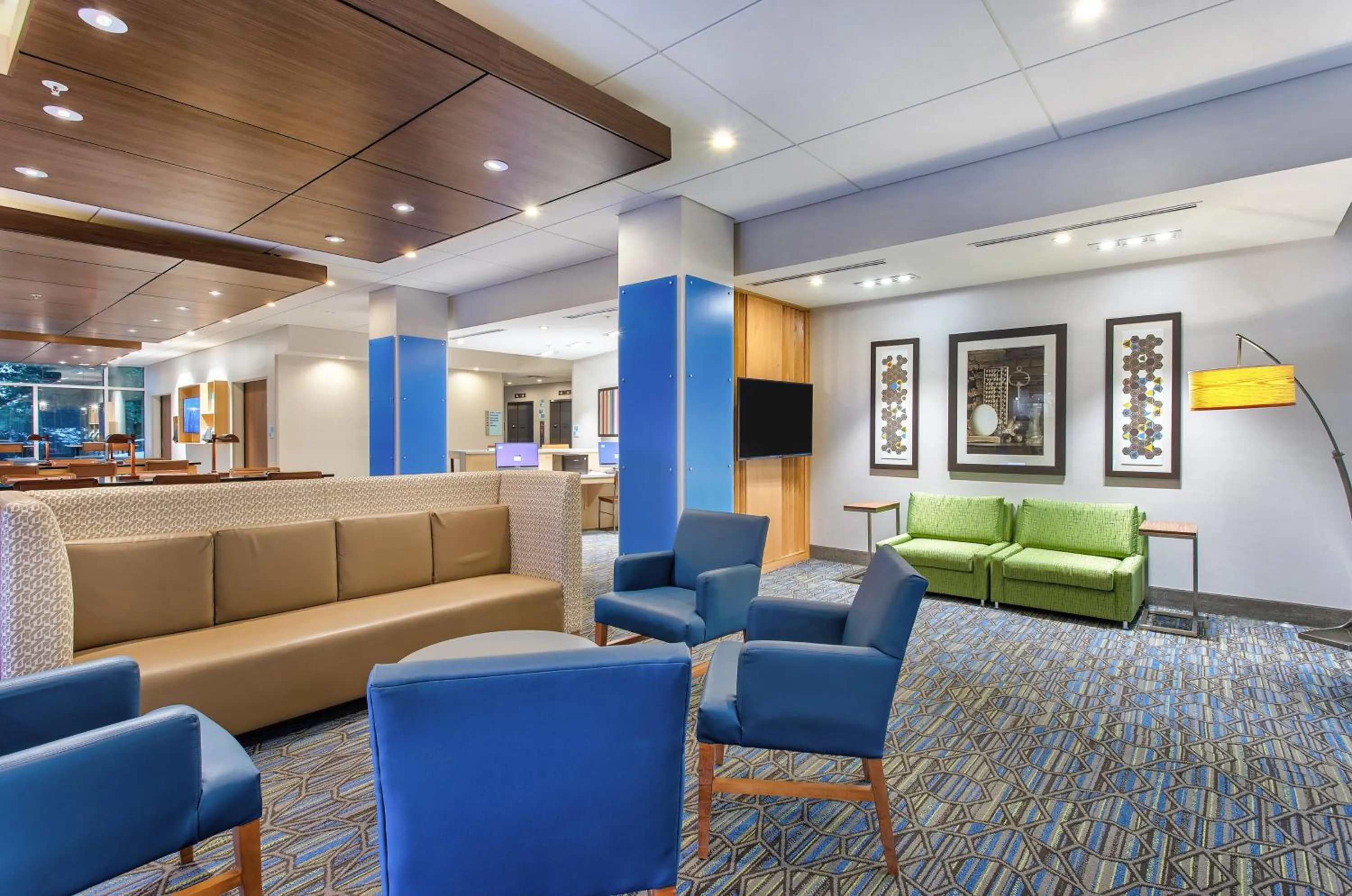 Lobby or reception in Holiday Inn Express Williamsburg by IHG