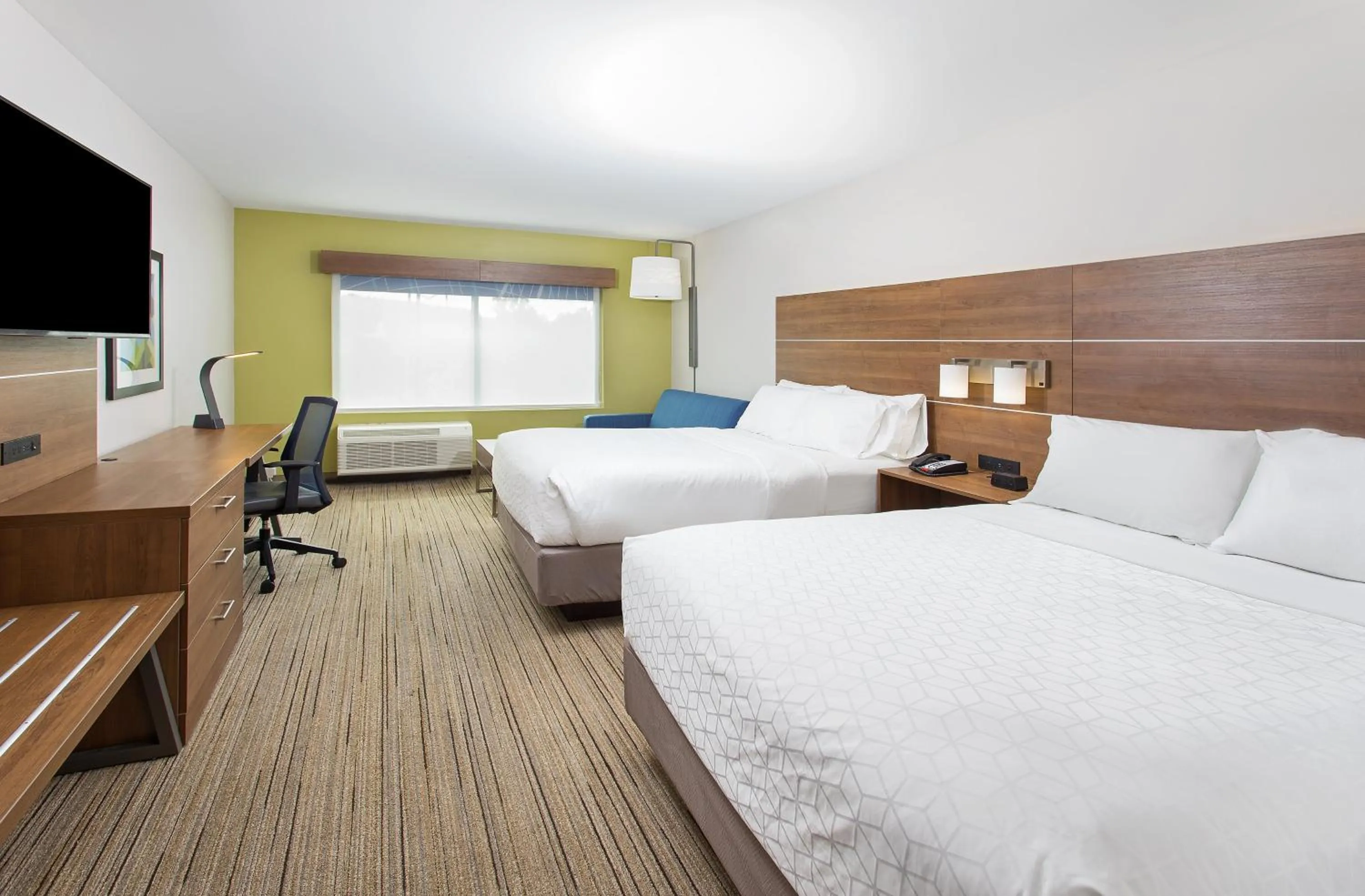 Photo of the whole room, Bed in Holiday Inn Express Williamsburg by IHG
