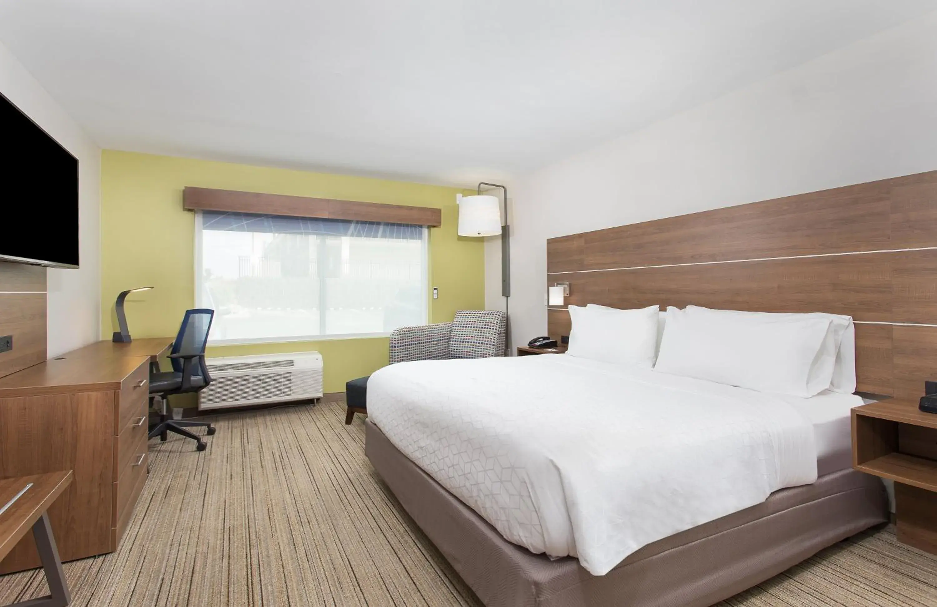 King Room - Hearing Accessible in Holiday Inn Express Williamsburg by IHG King Room - Hearing Accessible in Holiday Inn Express Williamsburg by IHG