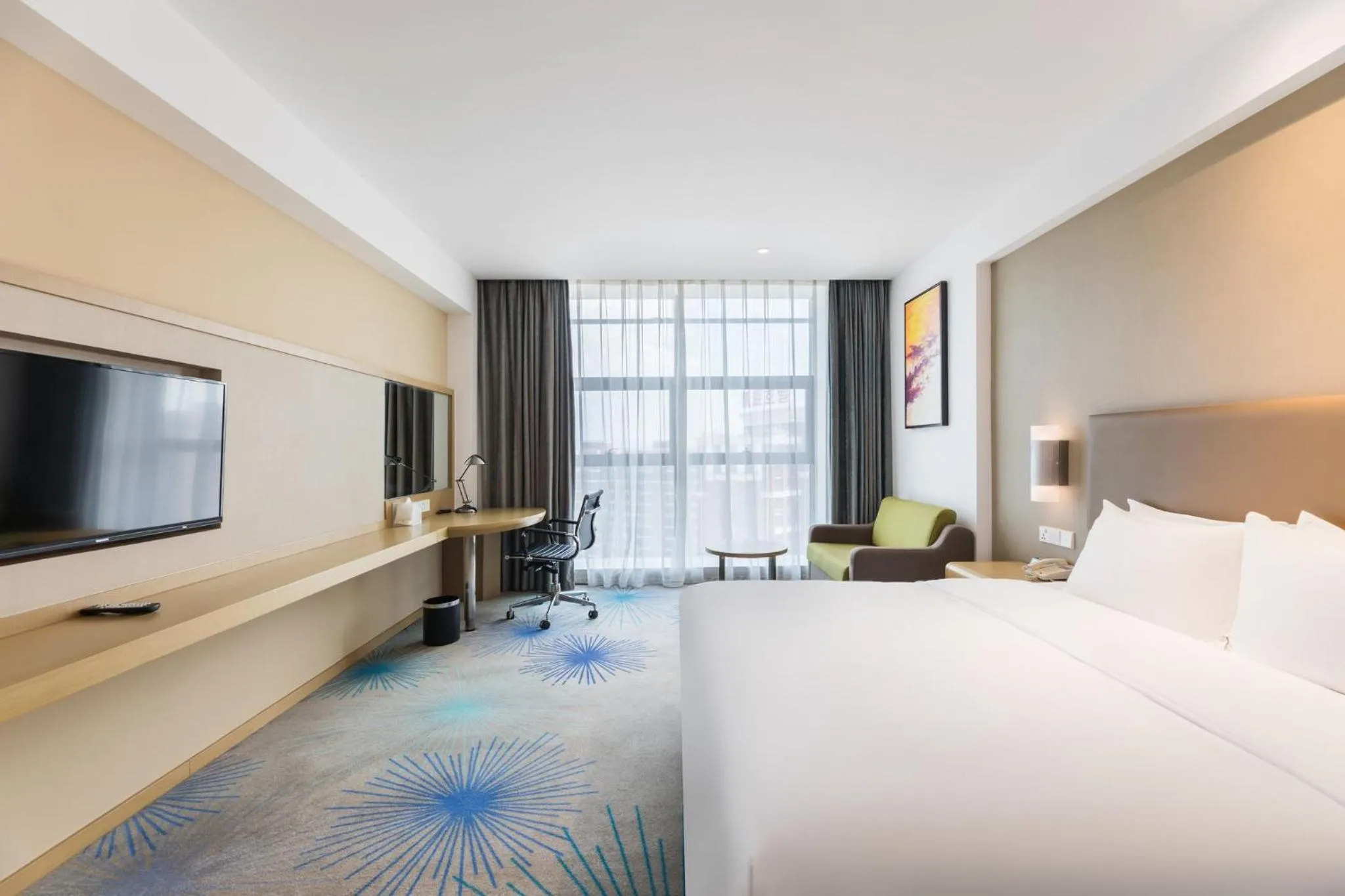 Photo of the whole room, Bed in Holiday Inn Express - Liuyang Development Zone by IHG Changsha Huanghua Airport