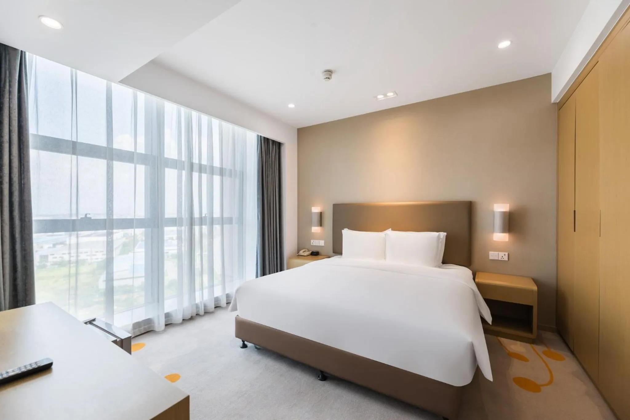 Photo of the whole room, Bed in Holiday Inn Express - Liuyang Development Zone by IHG Changsha Huanghua Airport