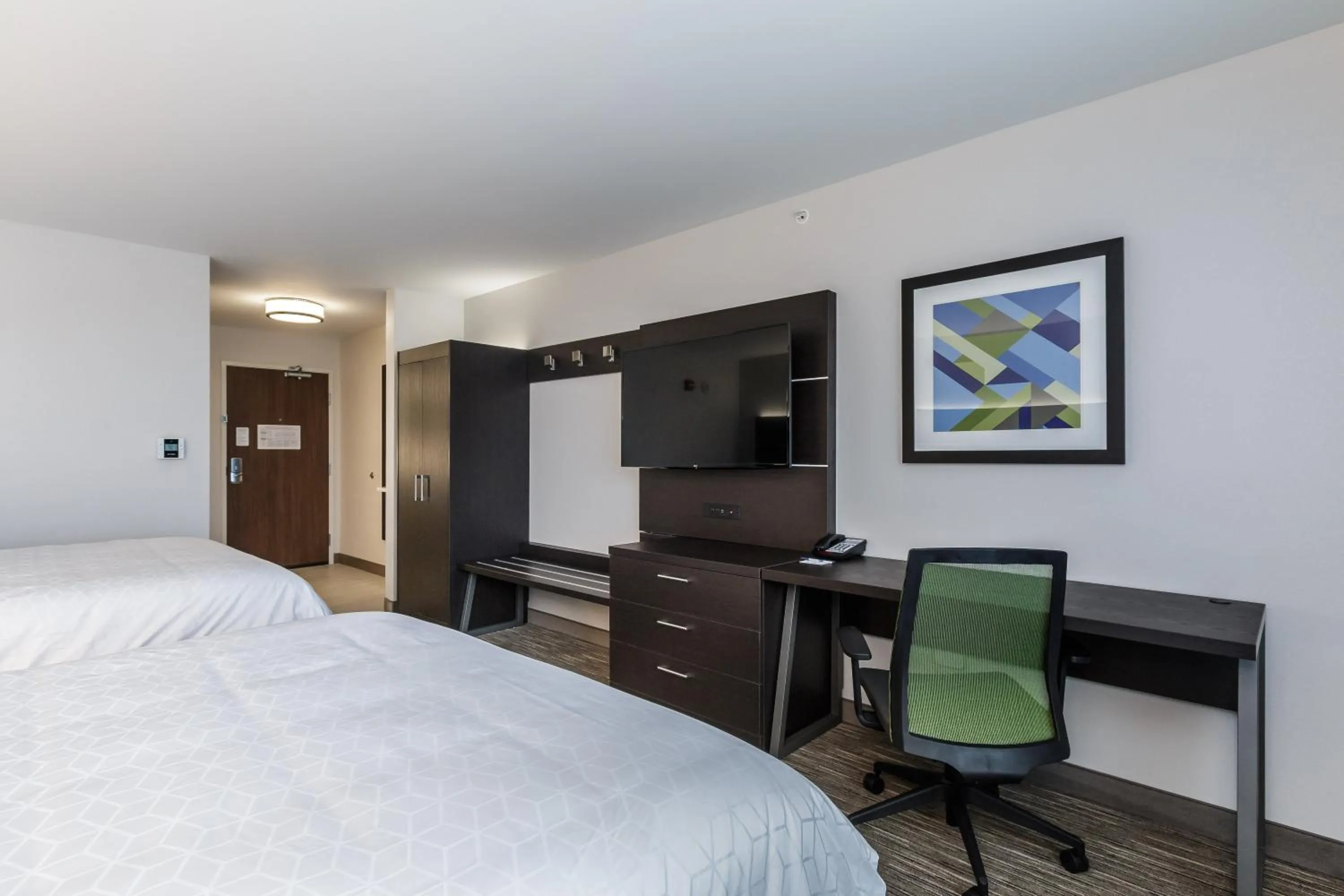 Photo of the whole room, Bed in Holiday Inn Express & Suites- South Bend Casino by IHG