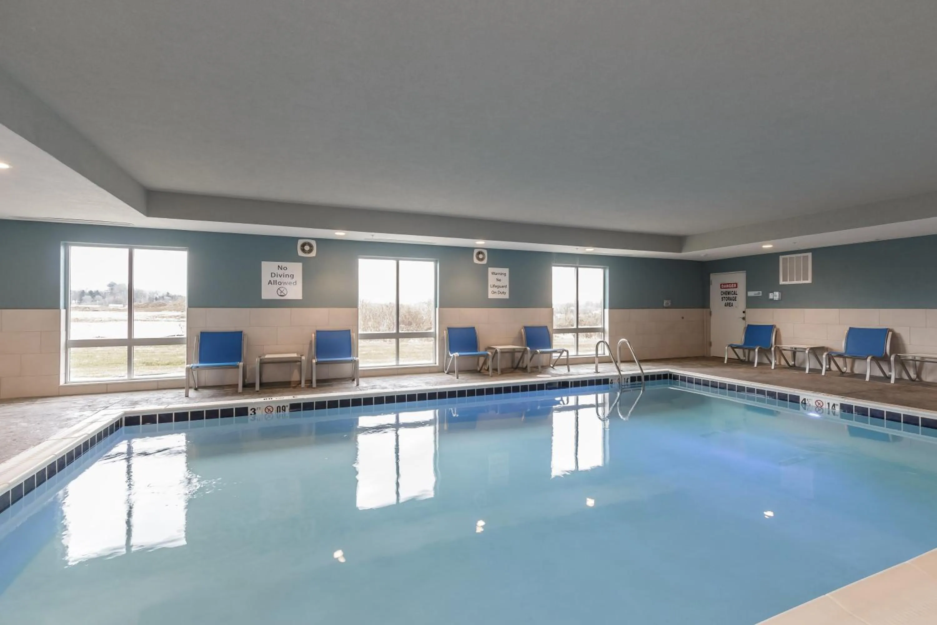 Swimming pool in Holiday Inn Express & Suites- South Bend Casino by IHG