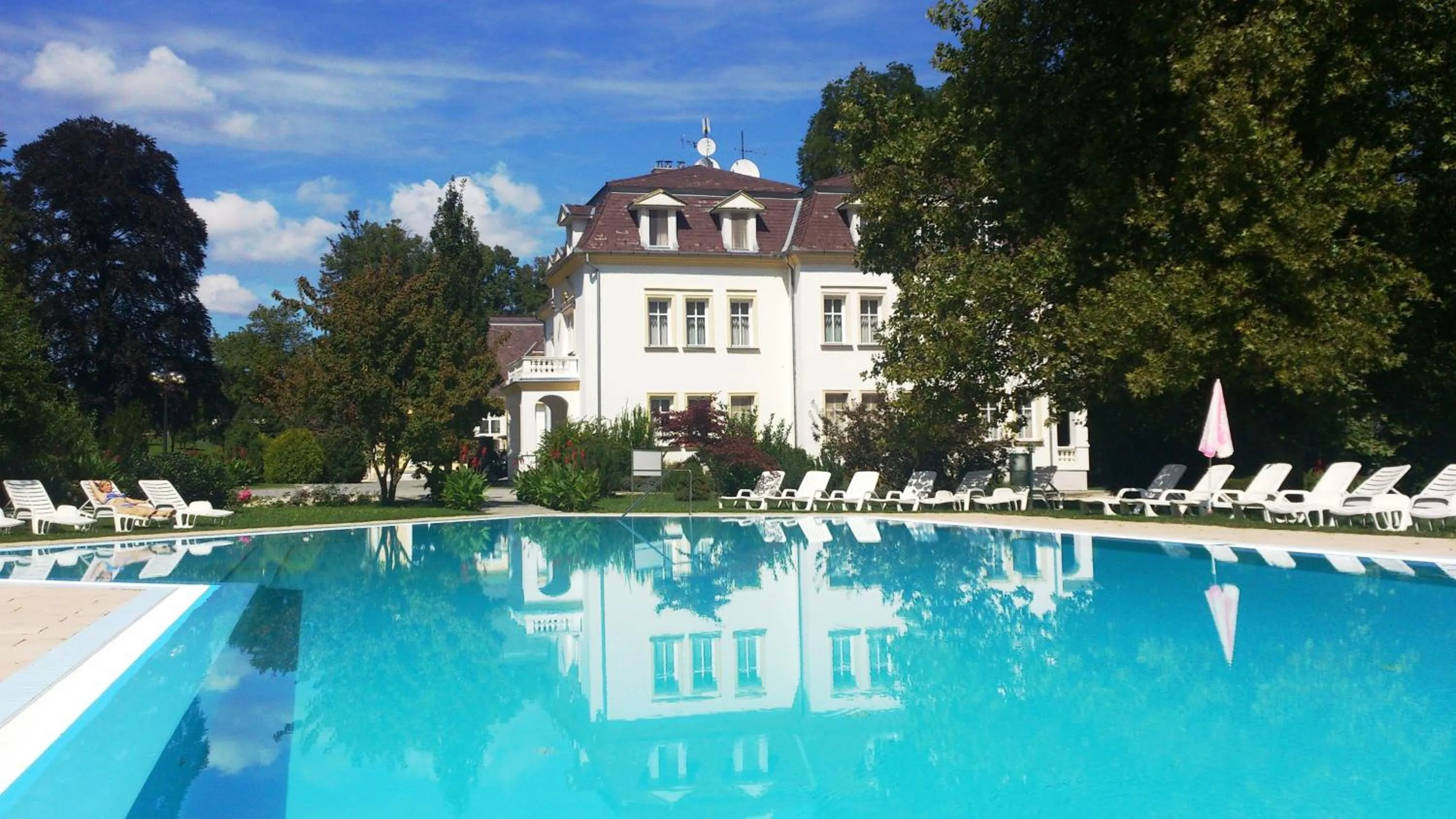 Swimming pool in Batthyány Kastélyszálló