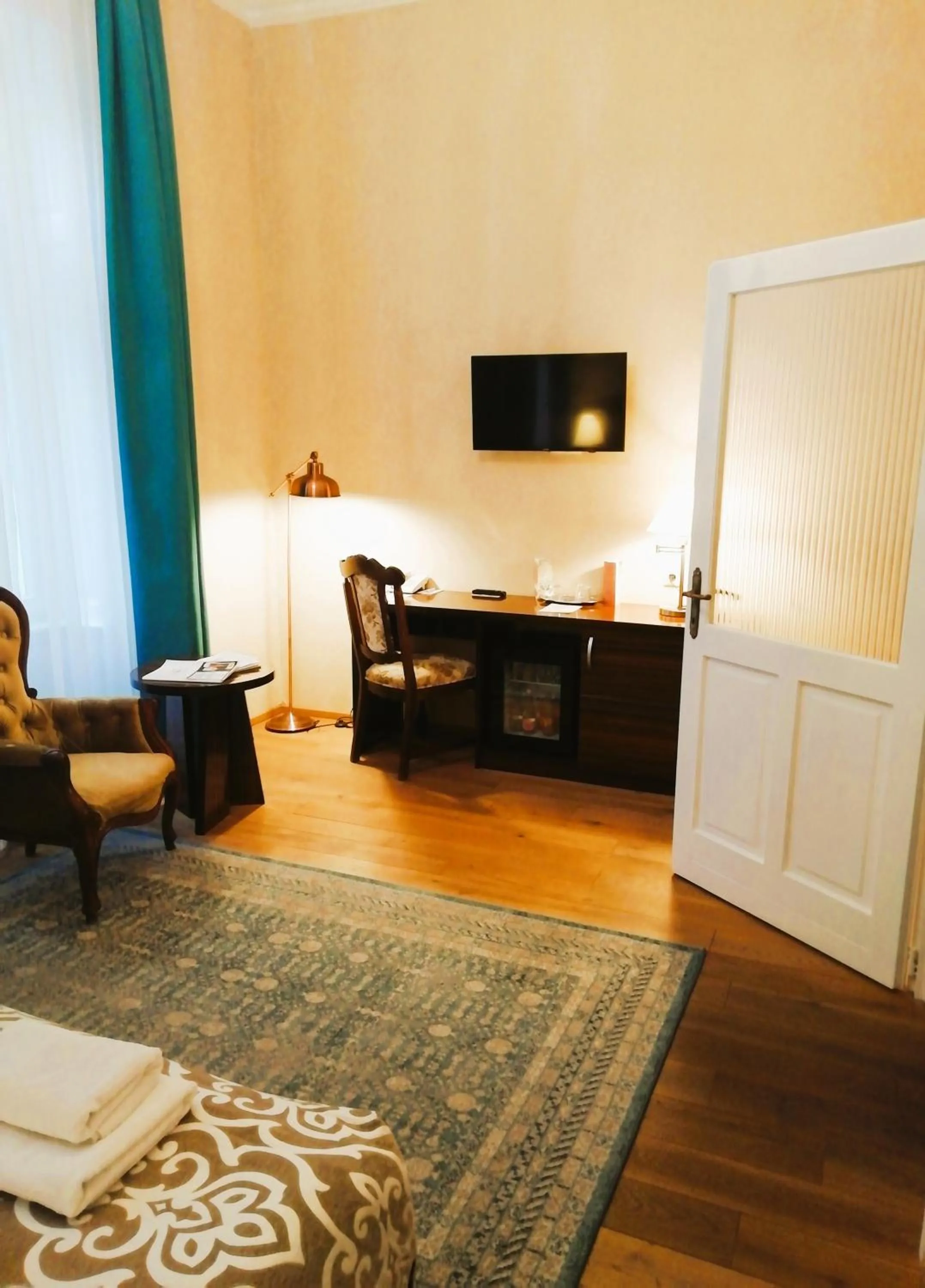 Photo of the whole room in Batthyány Kastélyszálló