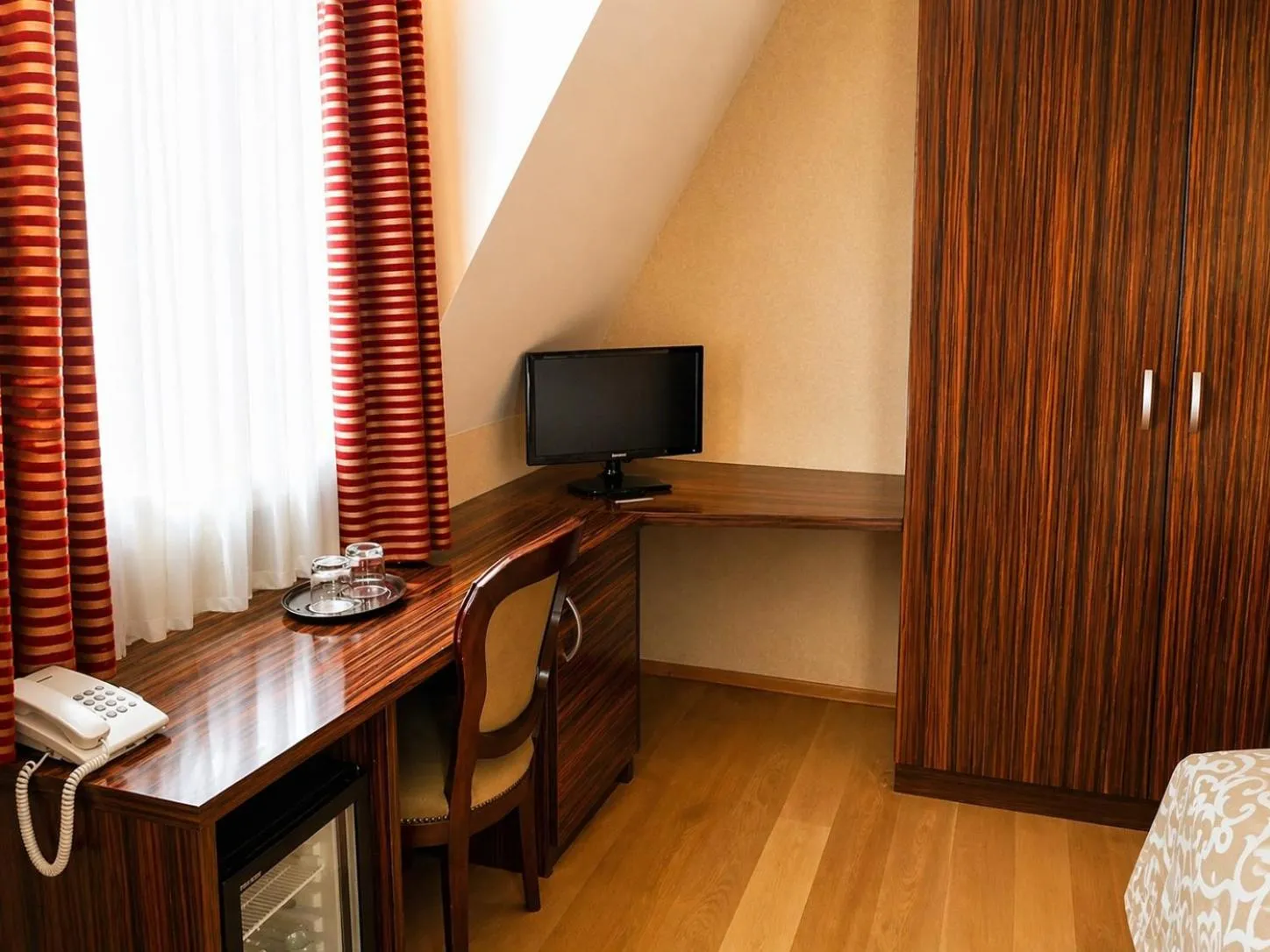 Photo of the whole room in Batthyány Kastélyszálló