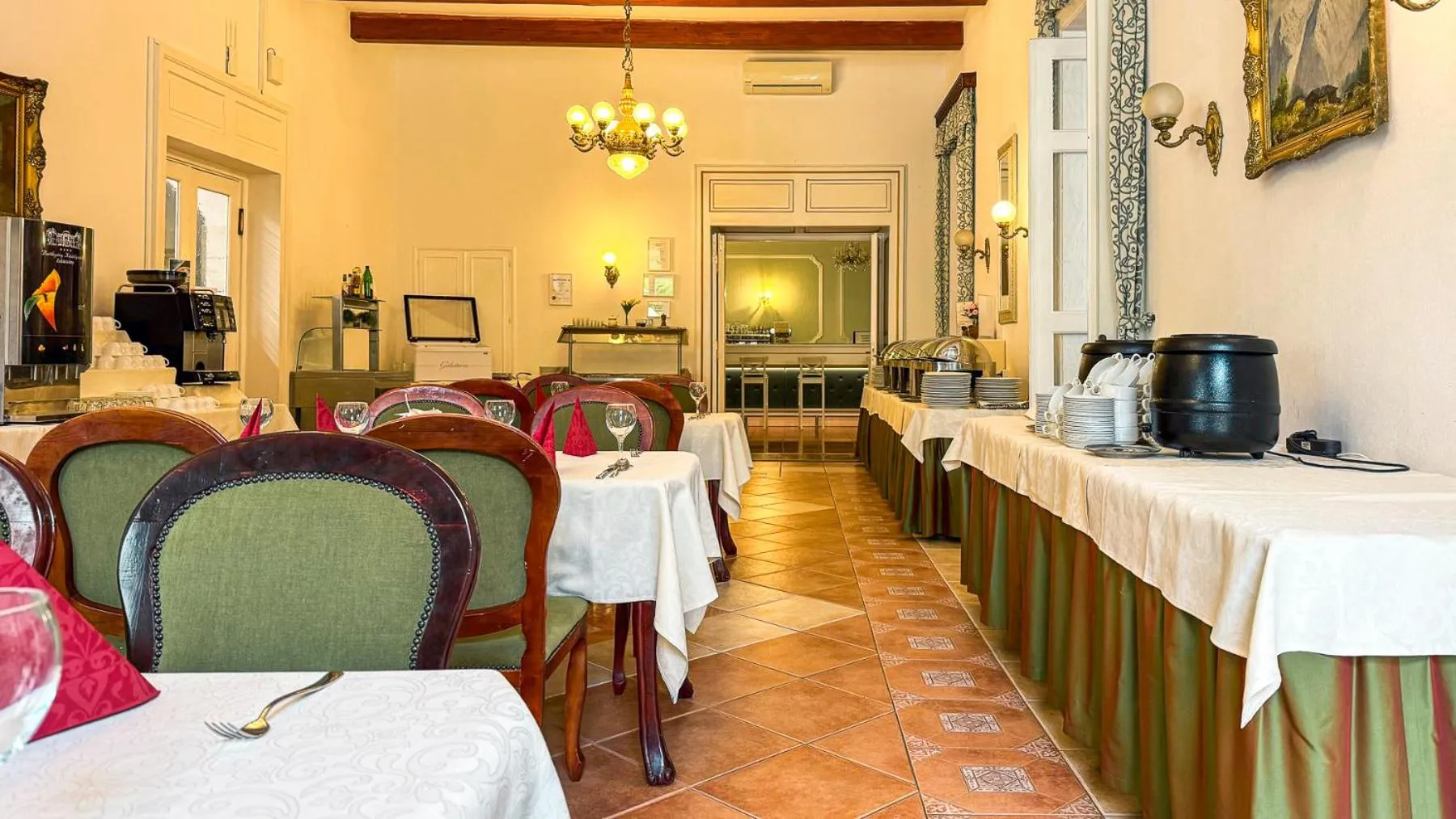 Restaurant/places to eat in Batthyány Kastélyszálló